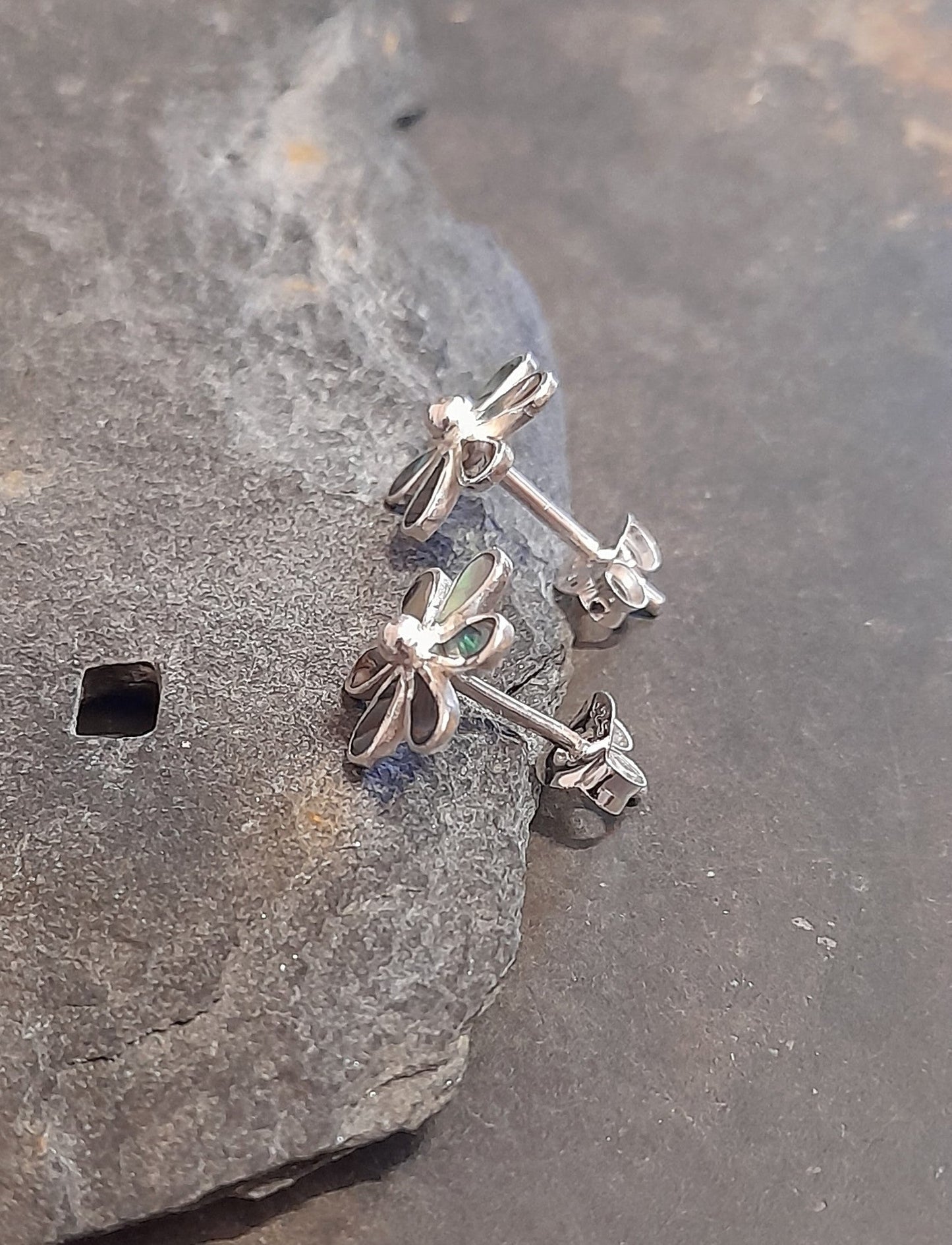 SS576B - 10MM ABALONE FLOWER STUD