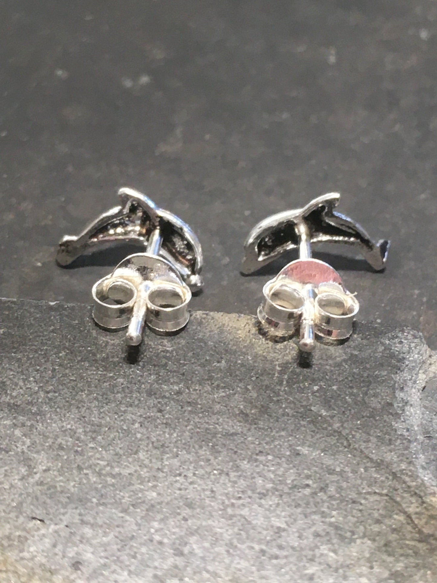 SS328B - DOLPHIN STUD 9MM X 4MM
