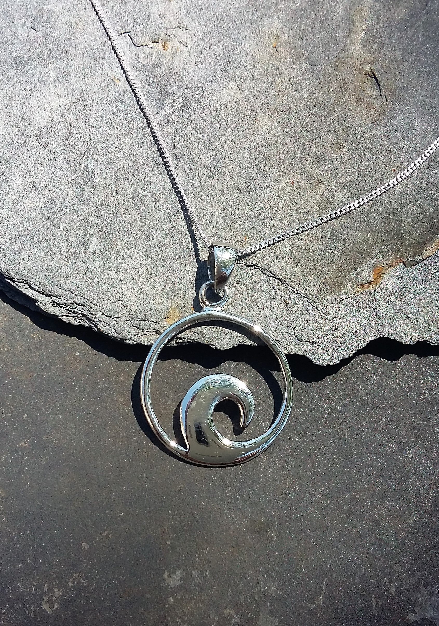 Silver Wave Pendant 20mm Dia