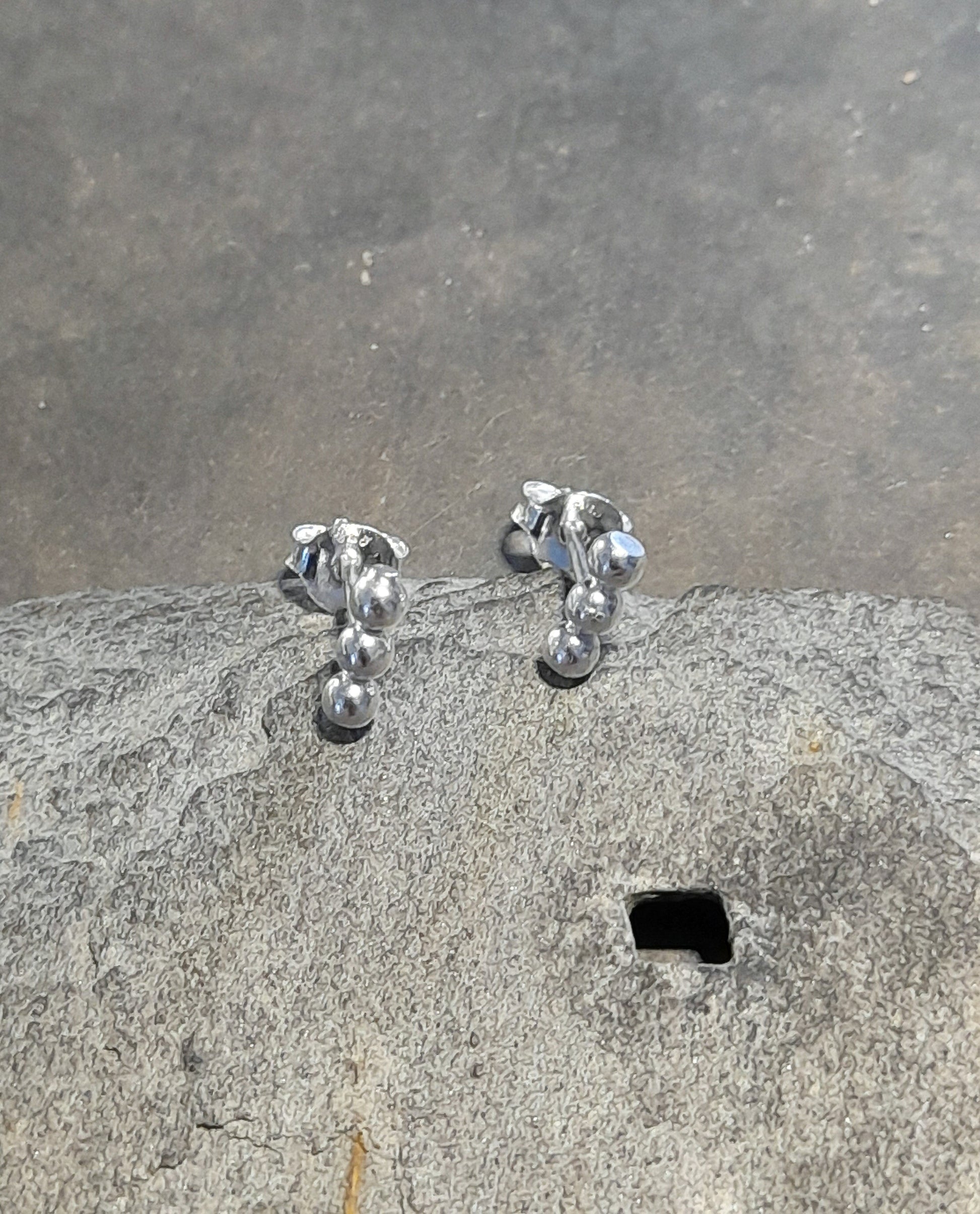 Silver 3 Ball Bar Stud 7mm