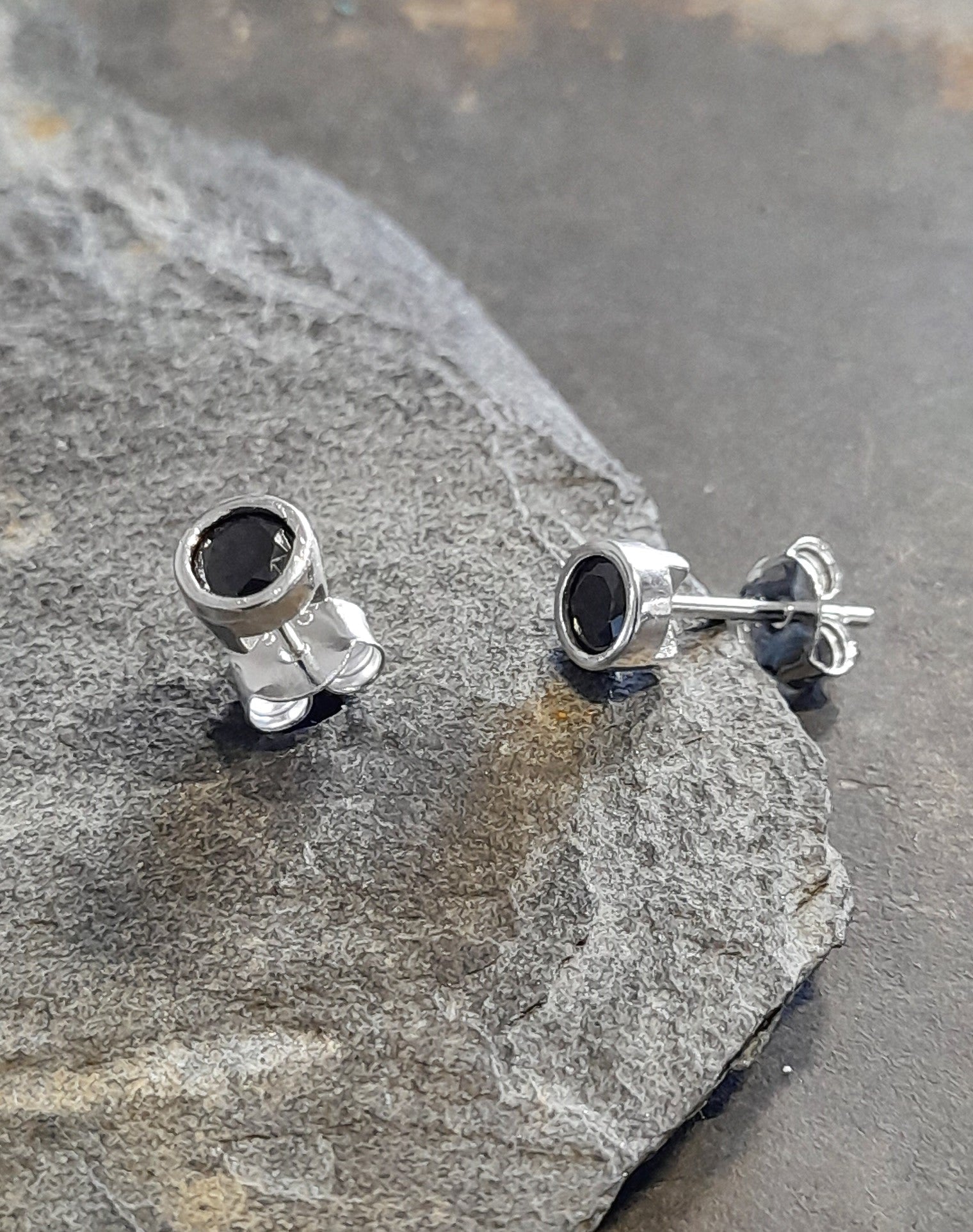 3 Spoke Black Cubic Zirconia Stud 4mm