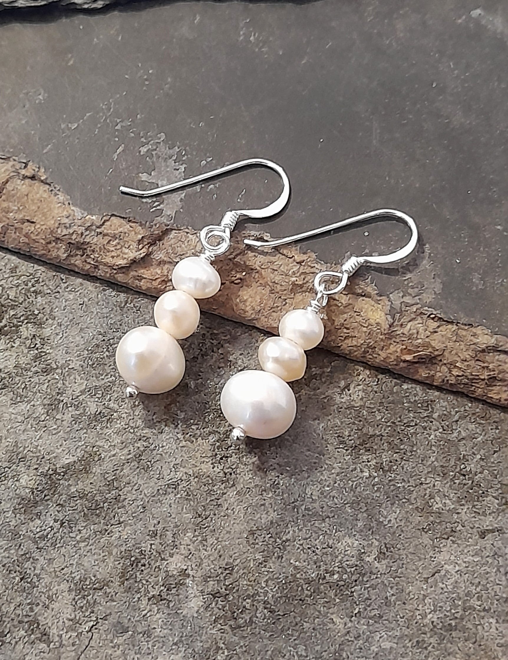 Graduated Pearl Earring Approx 20mm Drop