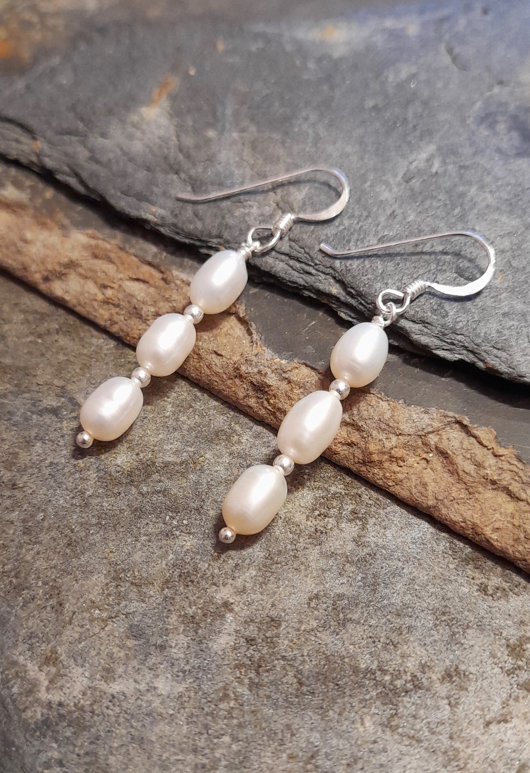 3 Pearl & Bead Er 25mm Drop
