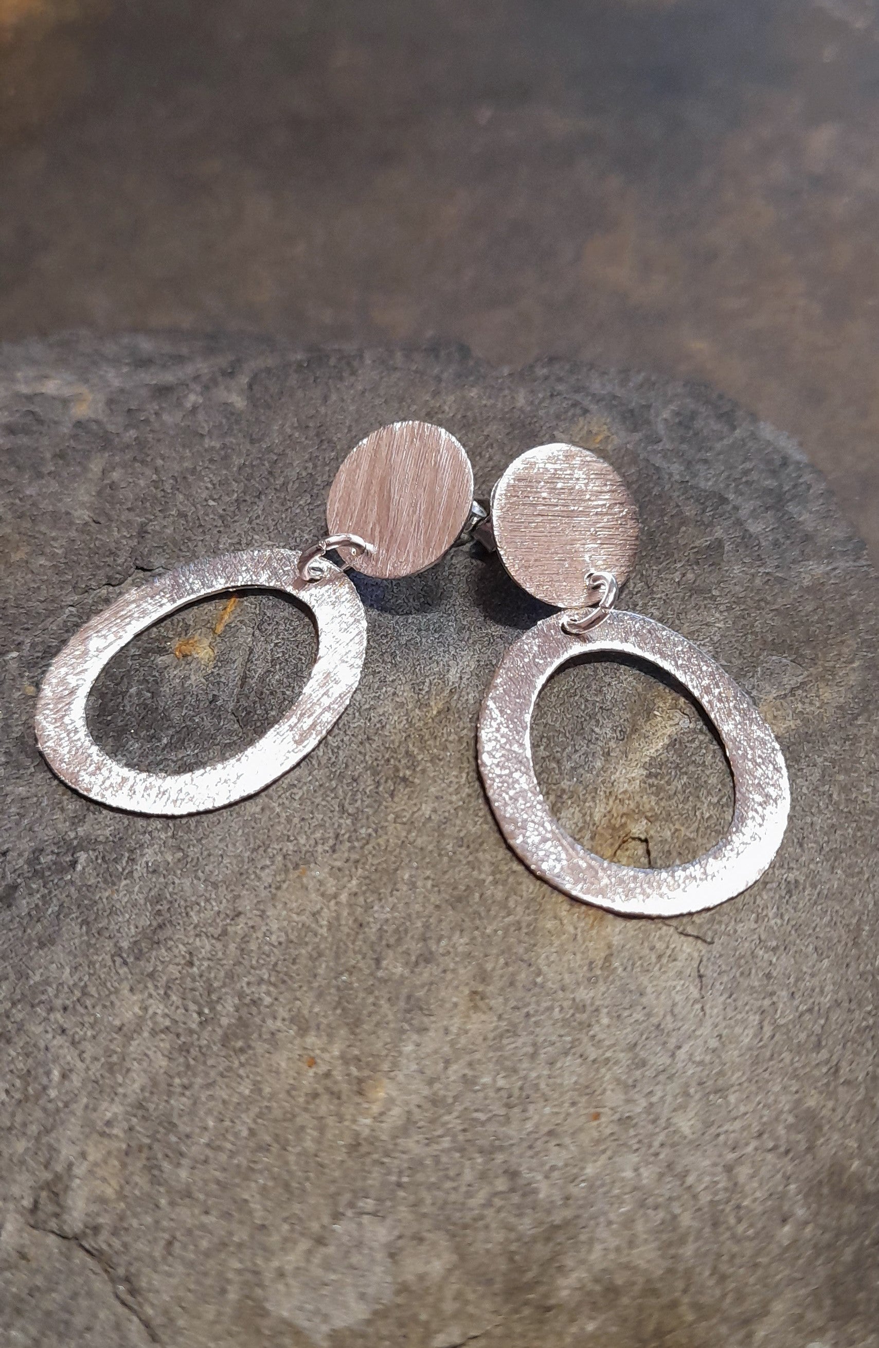 Open Oval Brushed Silver Er 30mm Drop