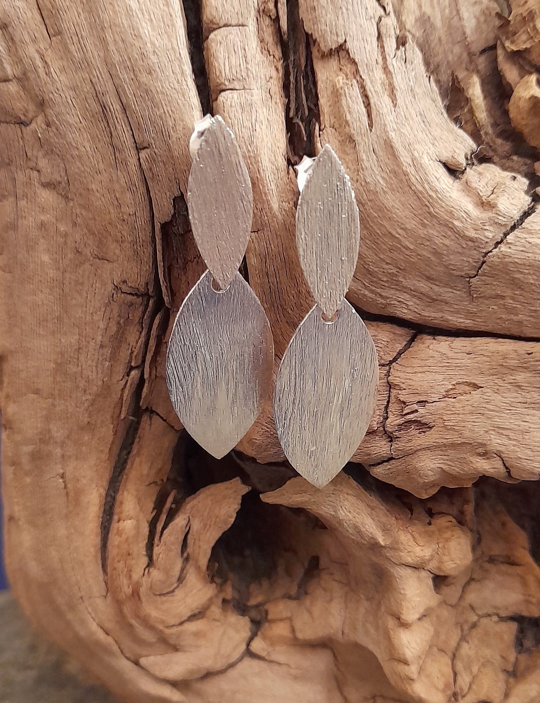 Shield Brushed Silver Er 35mm Drop