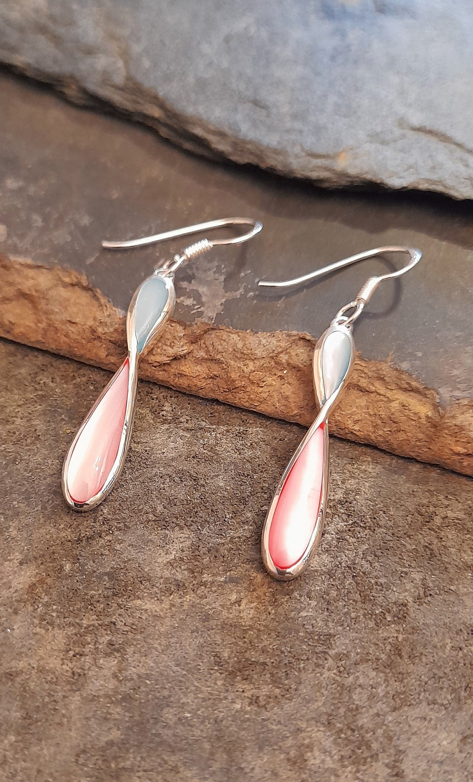 28mm Pink/Blue Mother of Pearl Drop Er