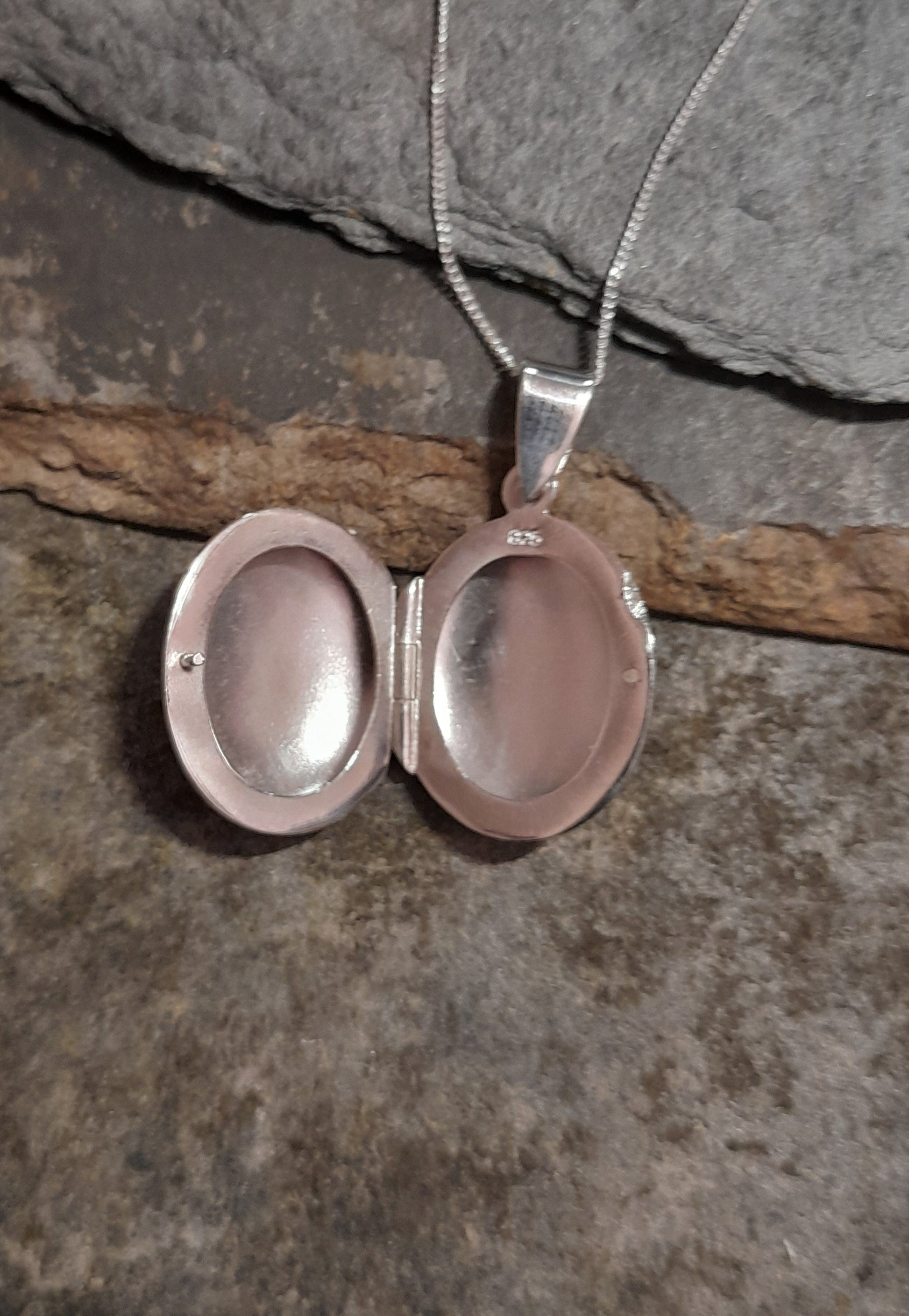 Oval 18X20mm Engraved Locket