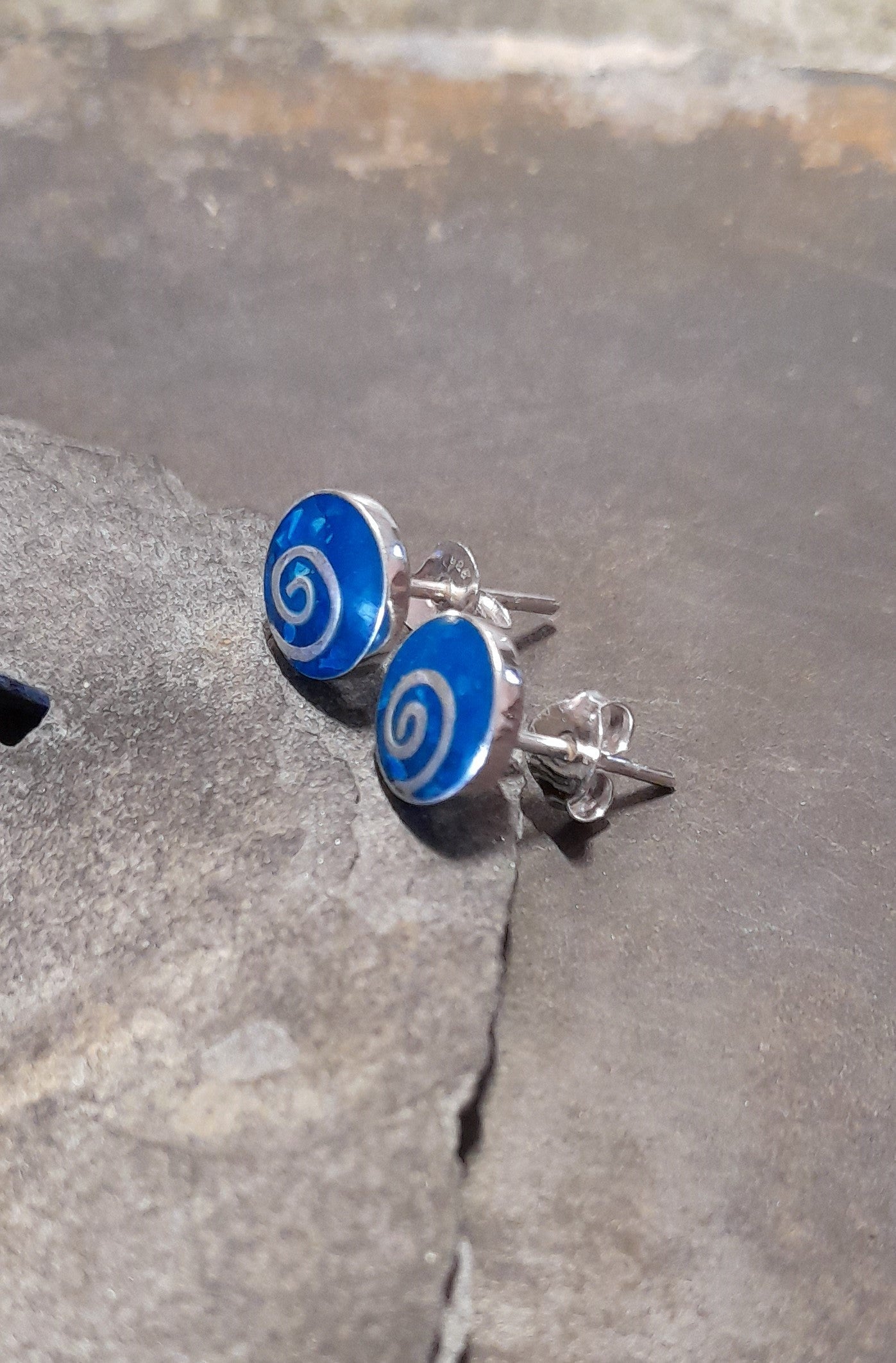 8mm Round Blue Swirl Stud