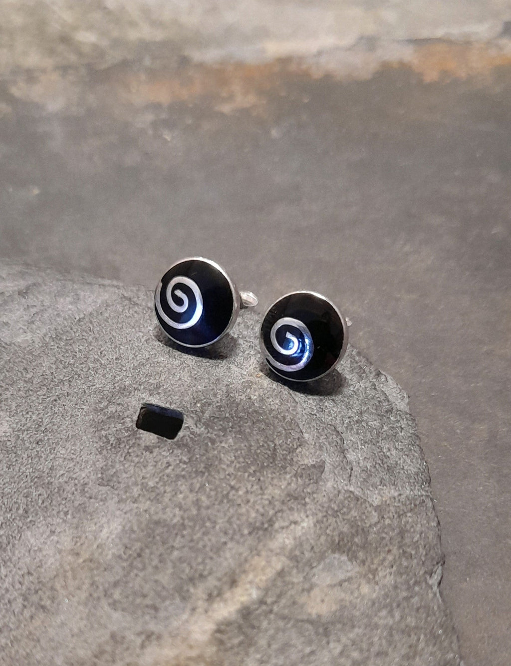 8mm Round Black Swirl Stud