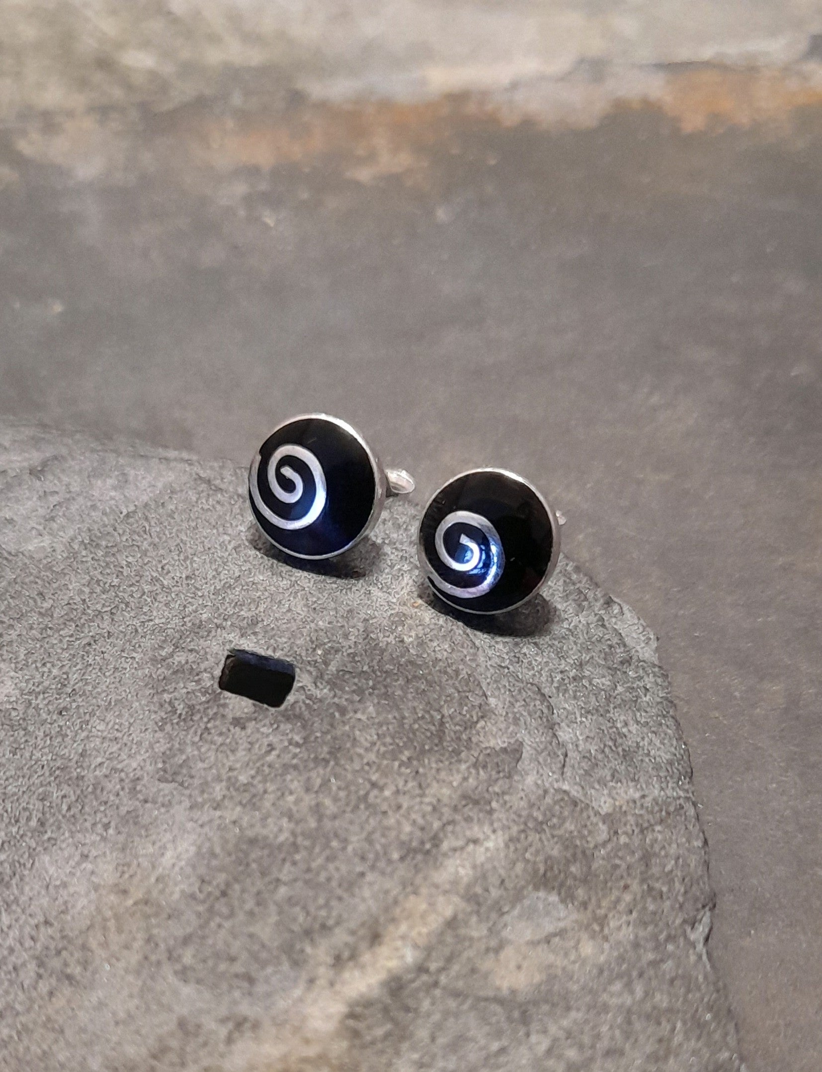 8mm Round Black Swirl Stud