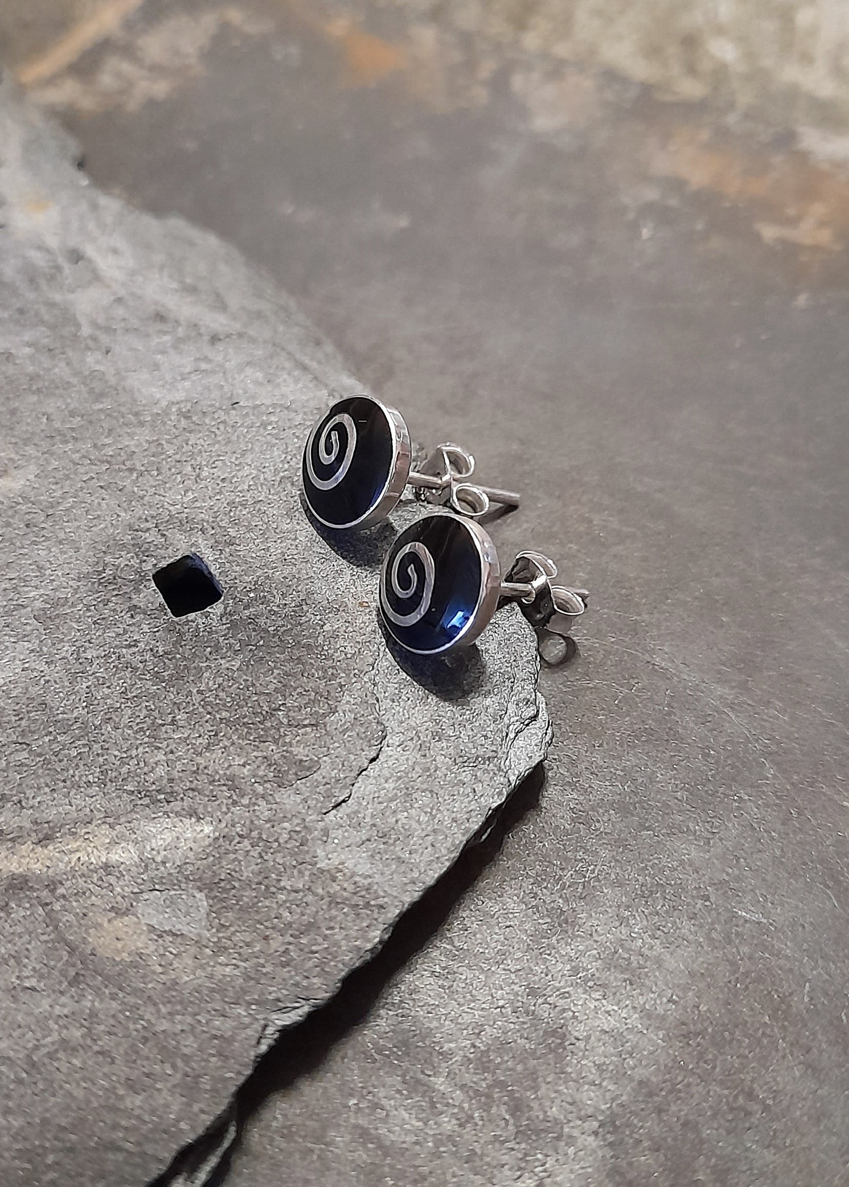 8mm Round Black Swirl Stud