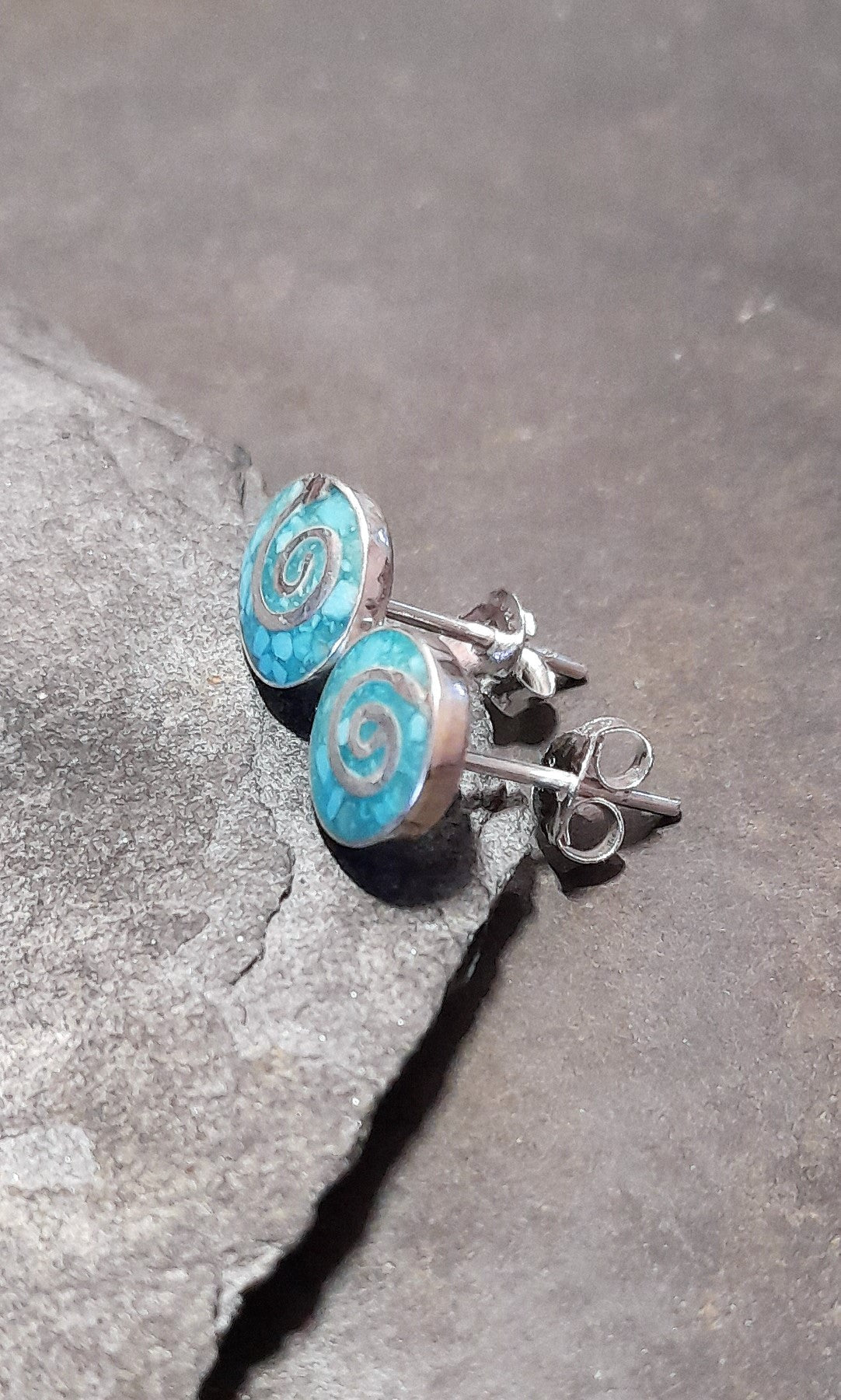 8mm Round Green Swirl Stud