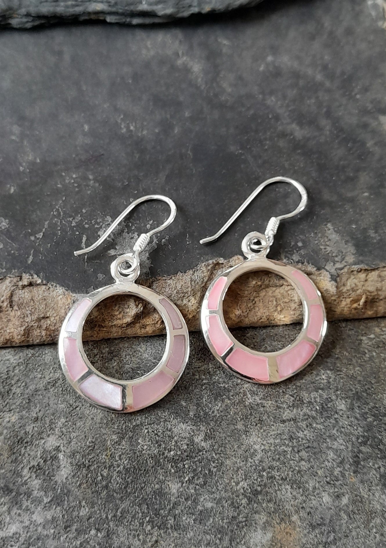 18mm Diameter Pink Mother of Pearl Earring