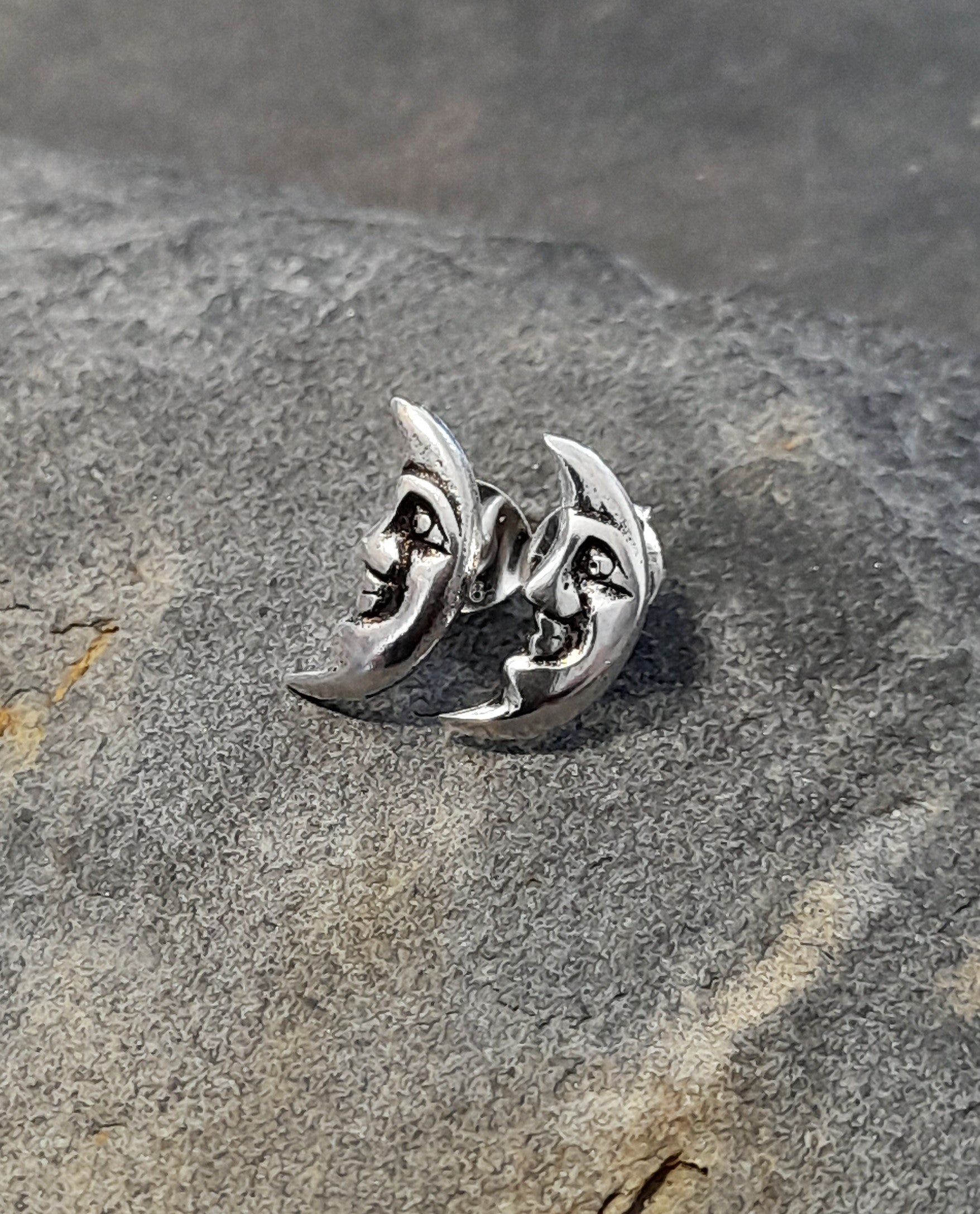 Moon Face Stud 10mm