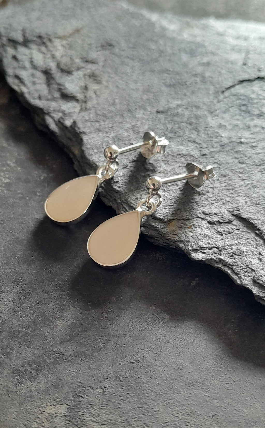 Mother of Pearl Drop Stud Er 15 X 8mm