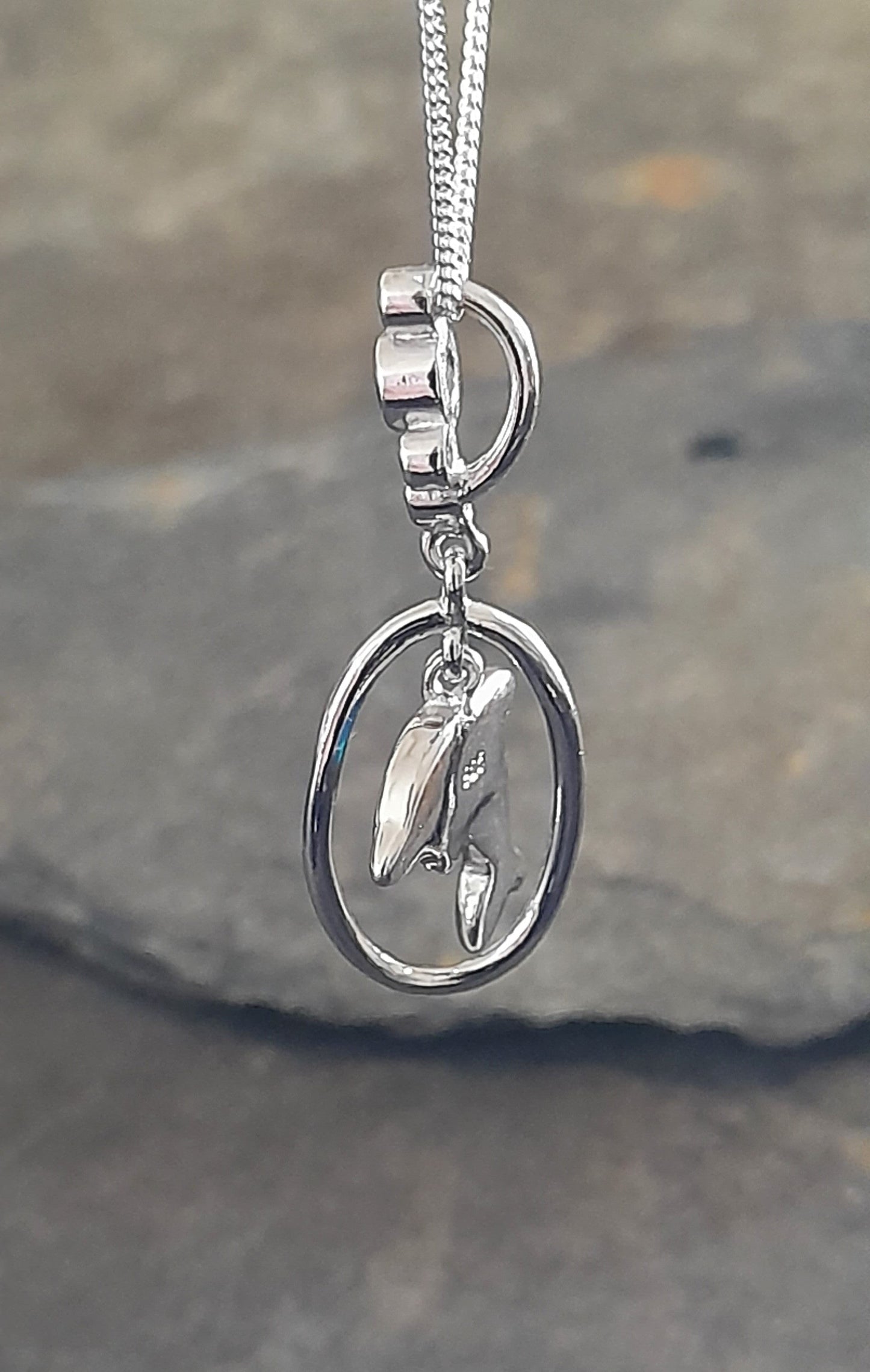 SP409BC - DOLPHIN, BLUE SYN OPAL P/D 30X10MM