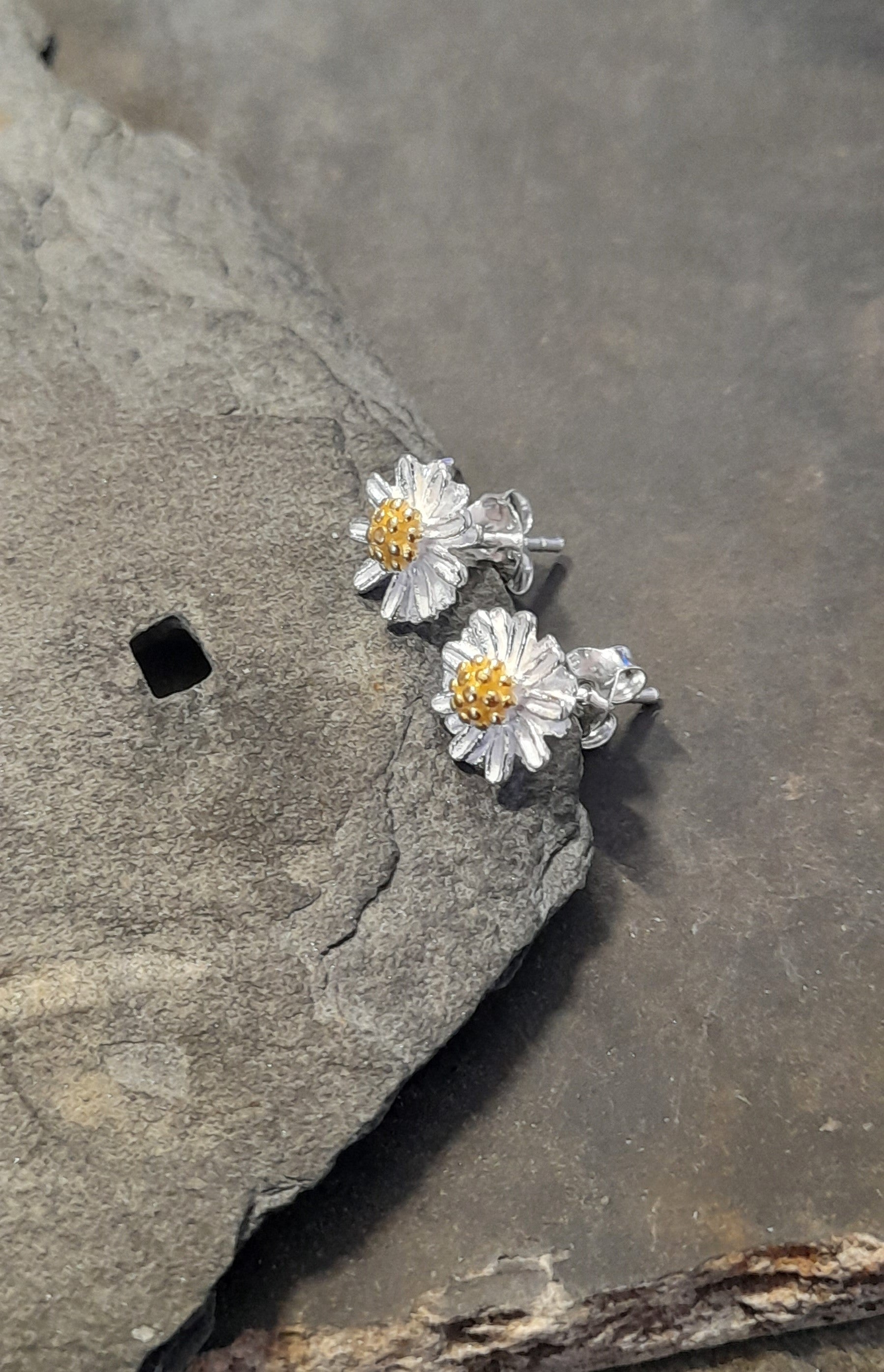 Daisy Flower Stud 7mm