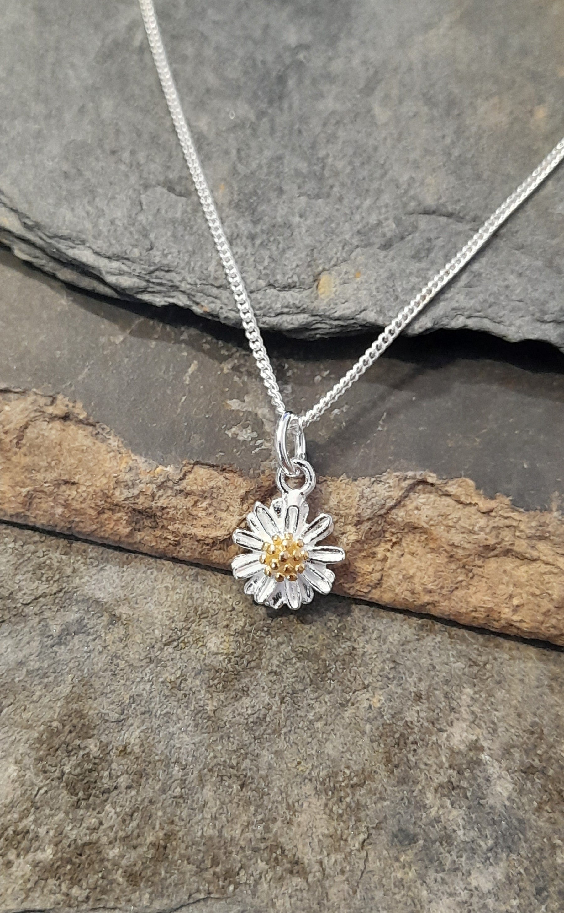 Daisy Flower Stud 7mm