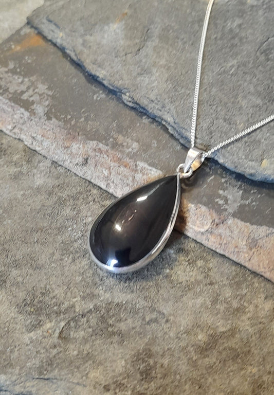 SP232BC -BLACK/MOP TEARDROP 25MM X 18MM PD