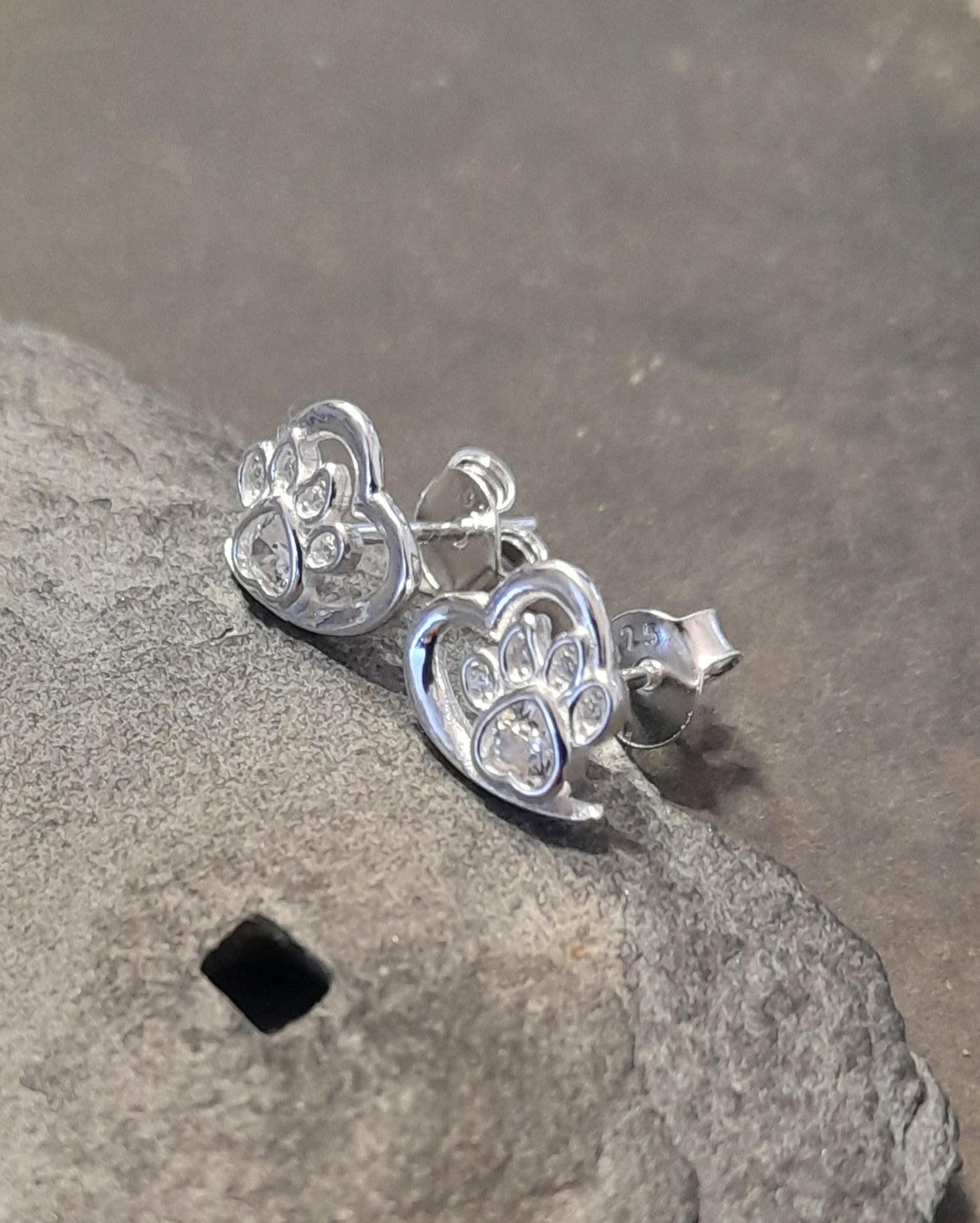 Outline Heart With Clear Cubic Zirconia Paw 8 X 10mm