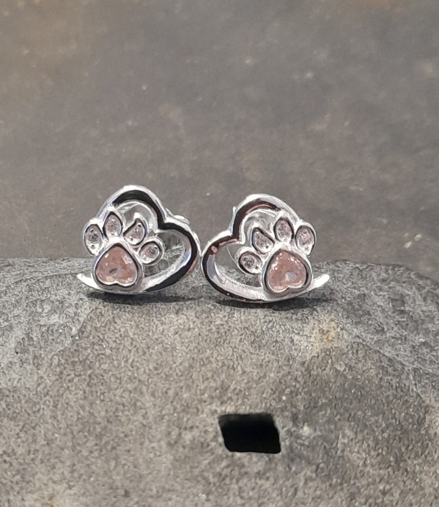 Outline Heart With Pink Cubic Zirconia Paw 8 X 10mm