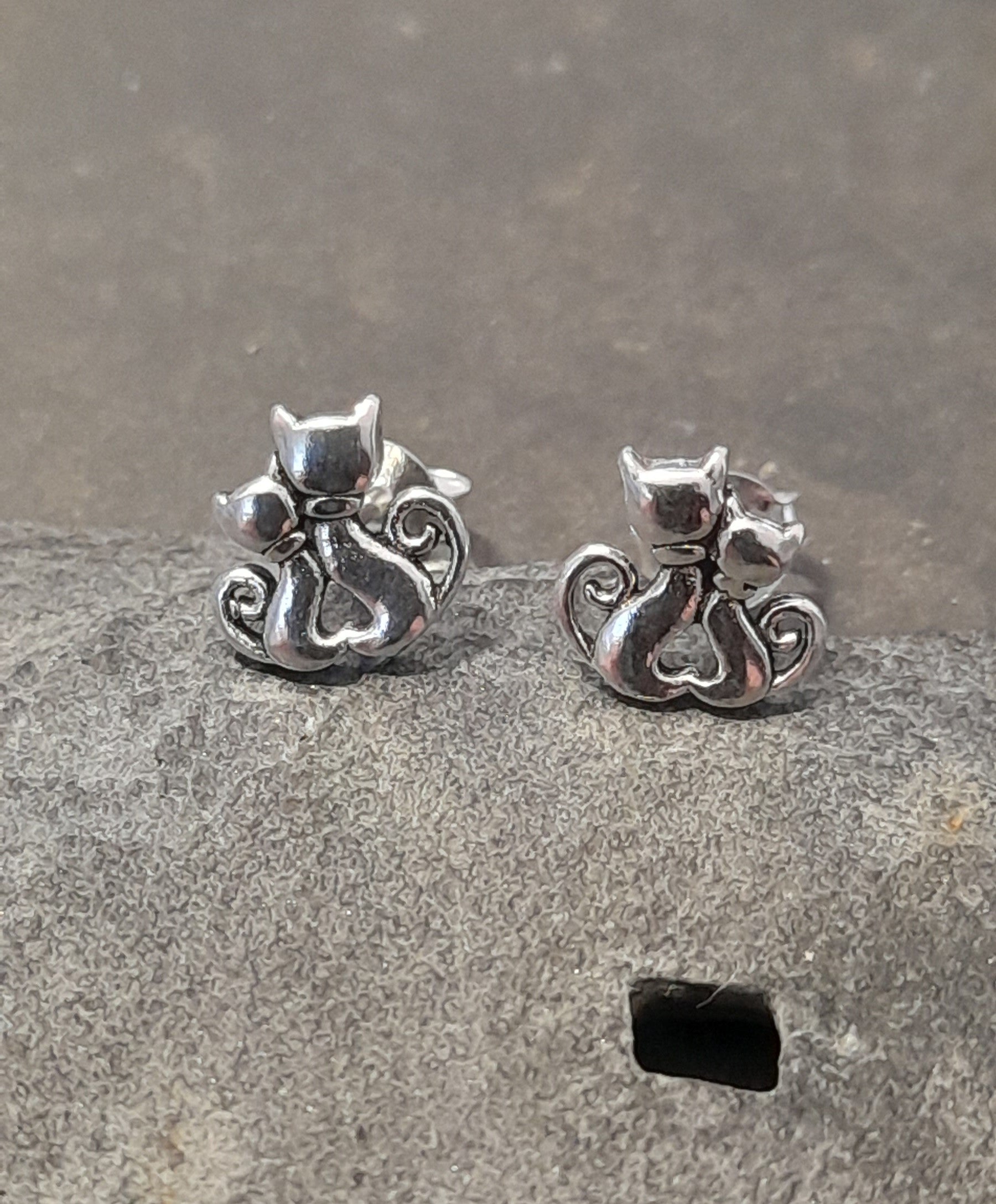 2 Cat Stud 7 X 8mm