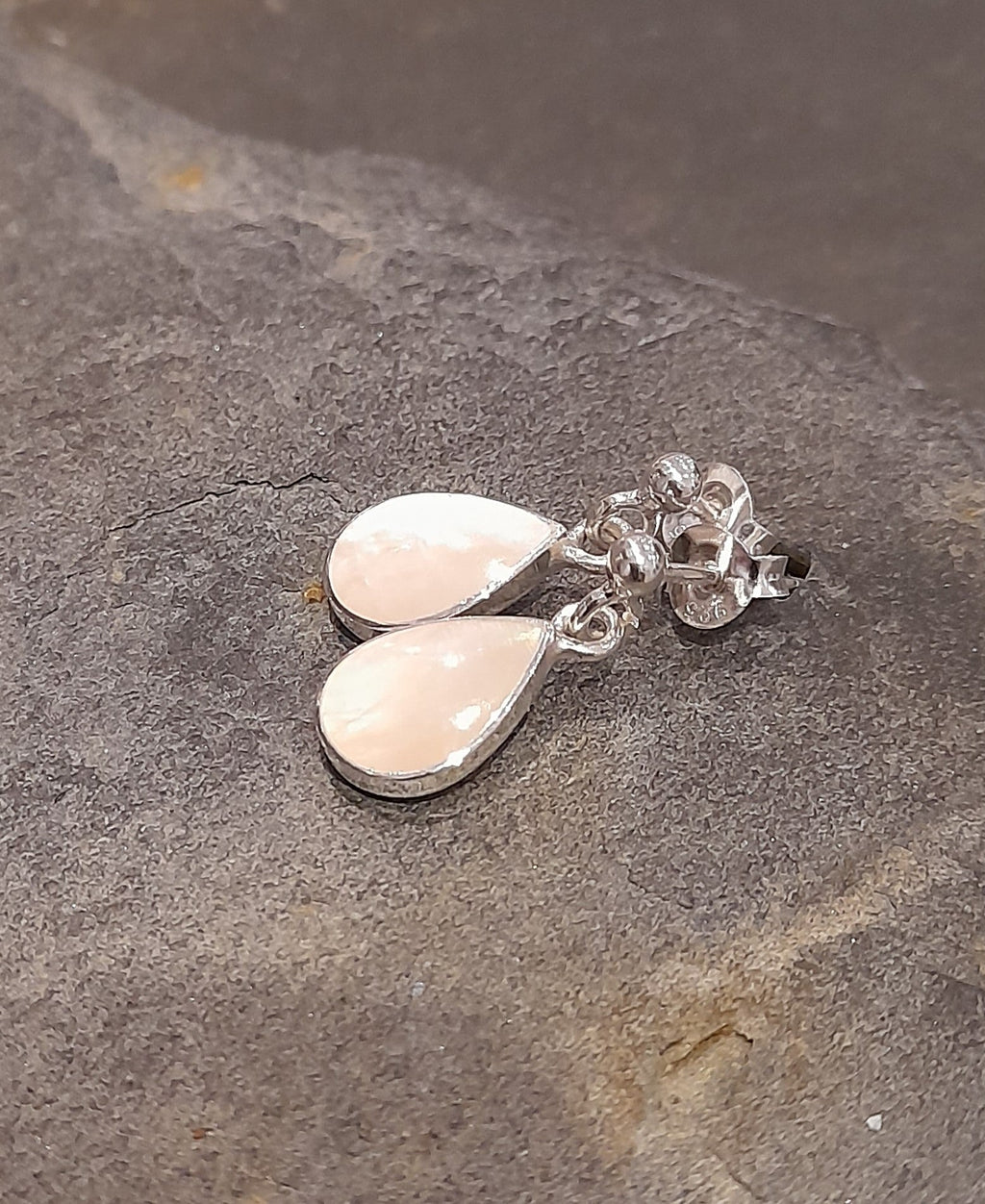 M.O.P Teardrop Earring 10X8mm