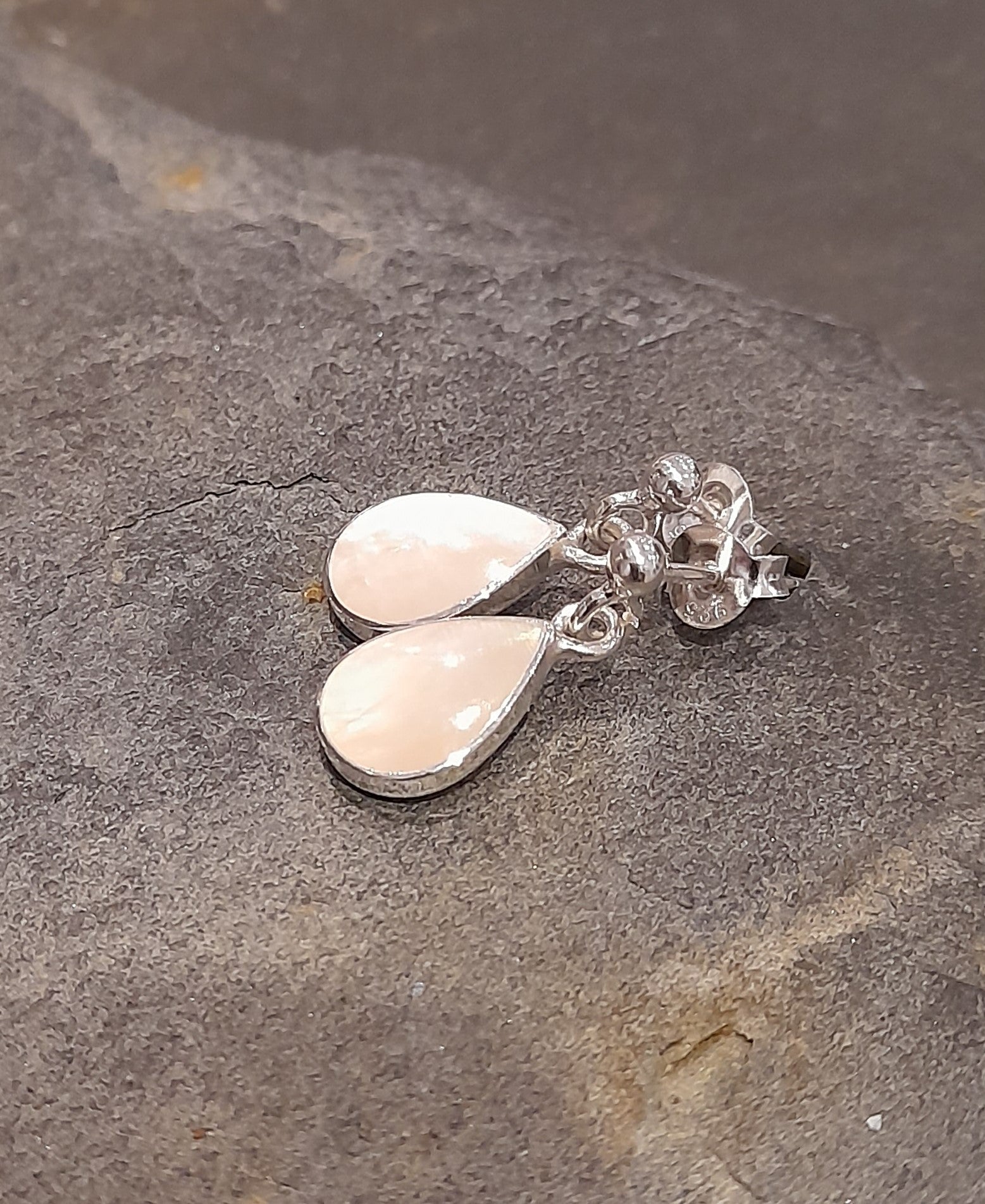 M.O.P Teardrop Earring 10X8mm