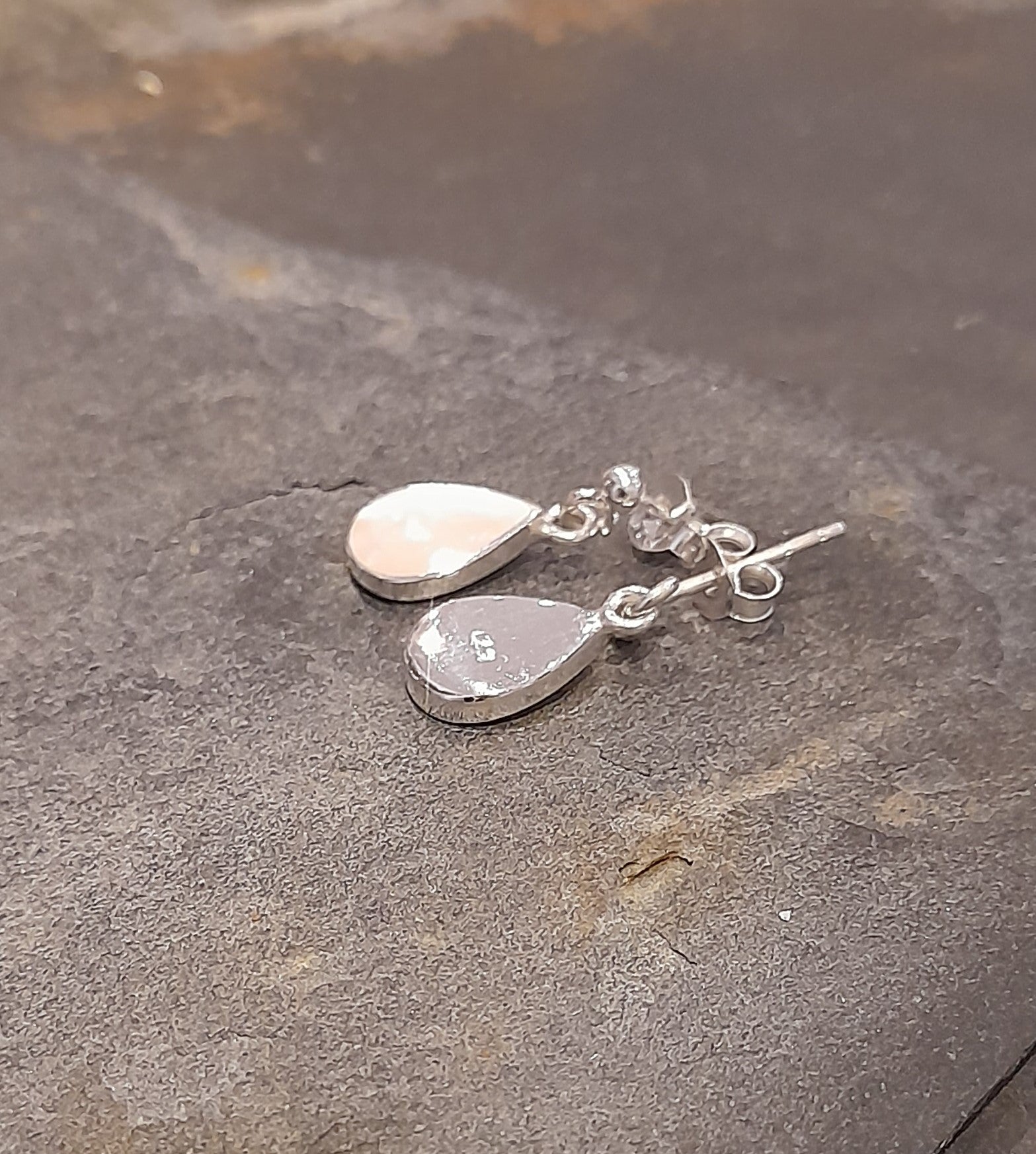 M.O.P Teardrop Earring 10X8mm