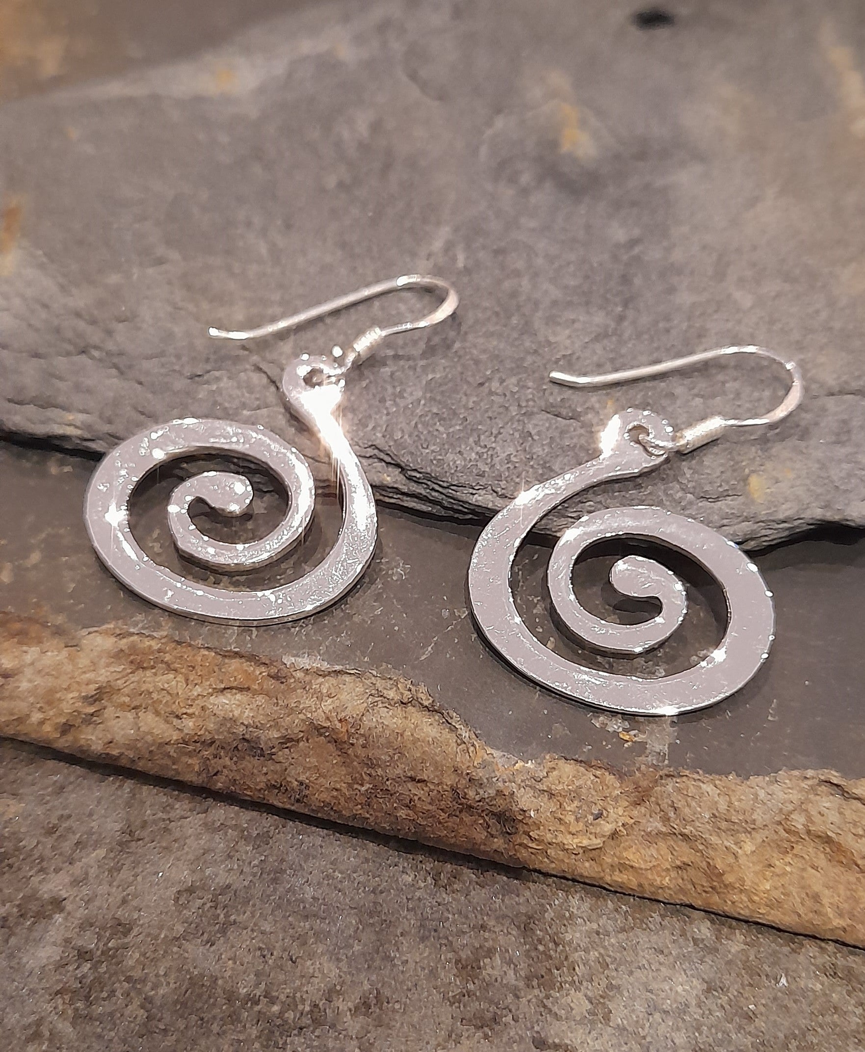 20X20mm Oval Swirl Earring