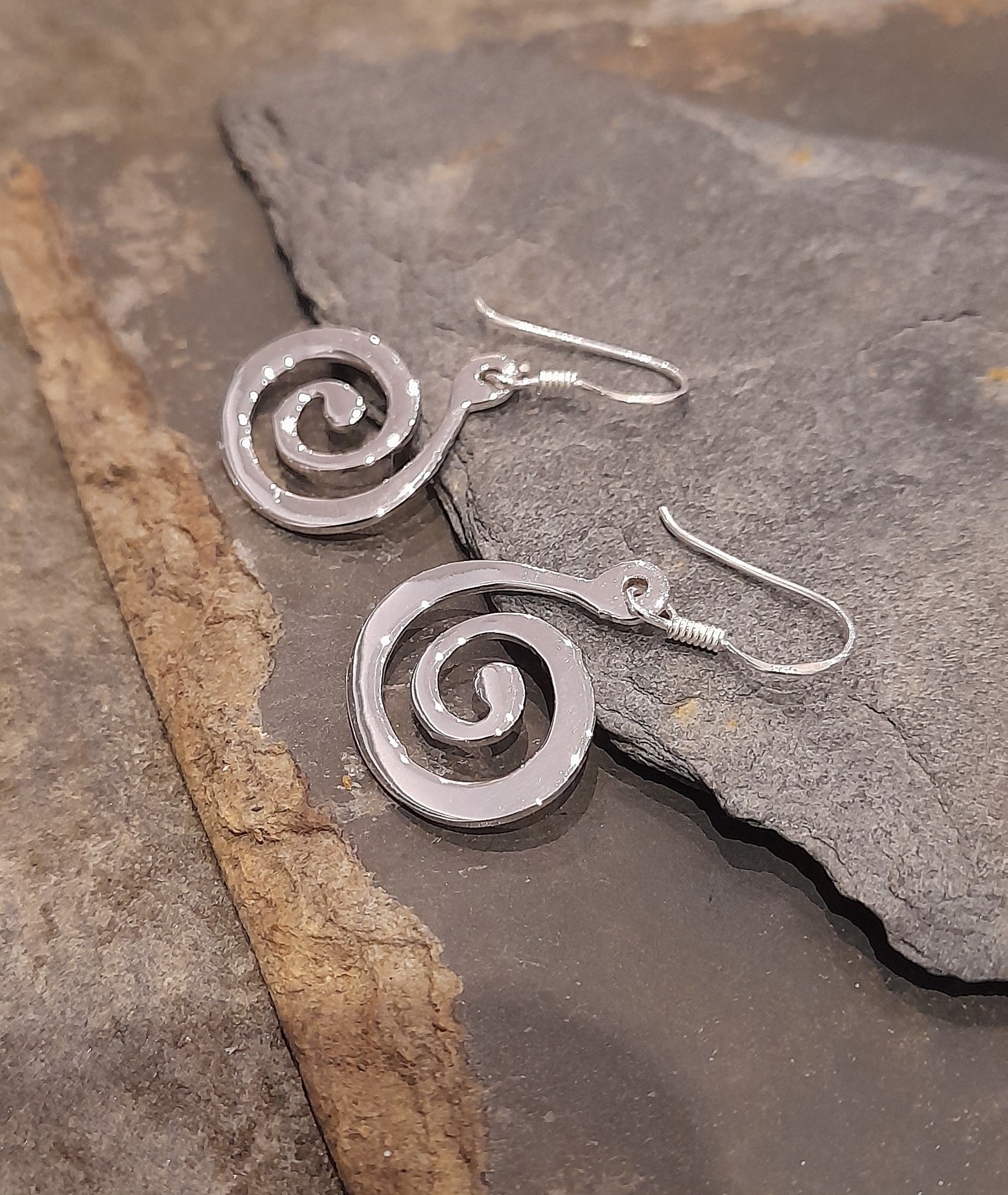 20X20mm Oval Swirl Earring