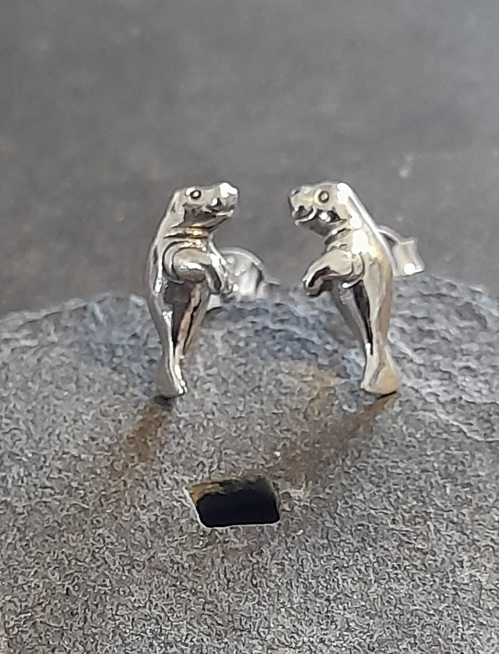 10 X 4 mm Sea Lion Stud