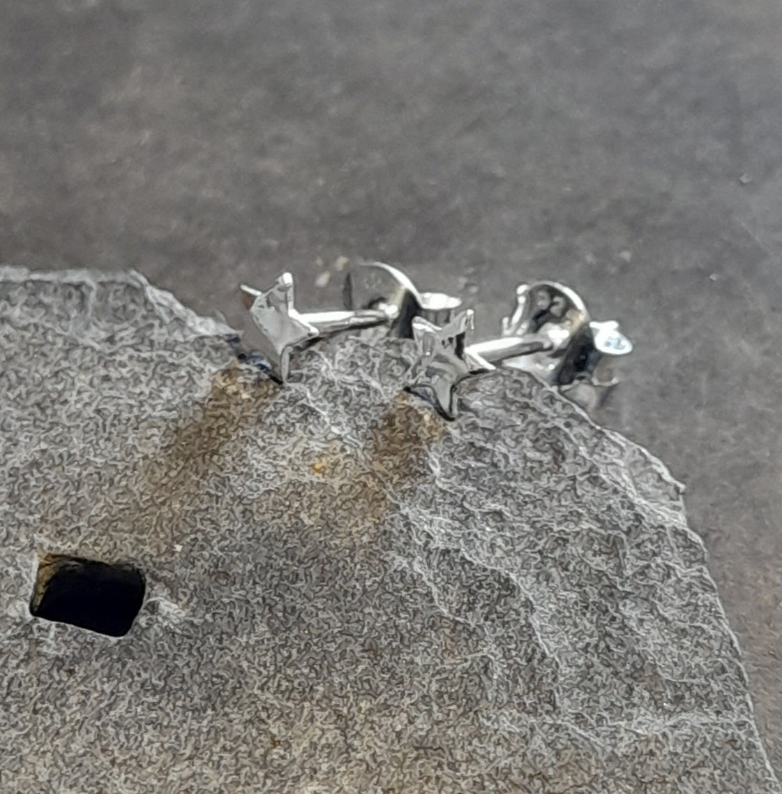 Hammered 4mm Star Stud