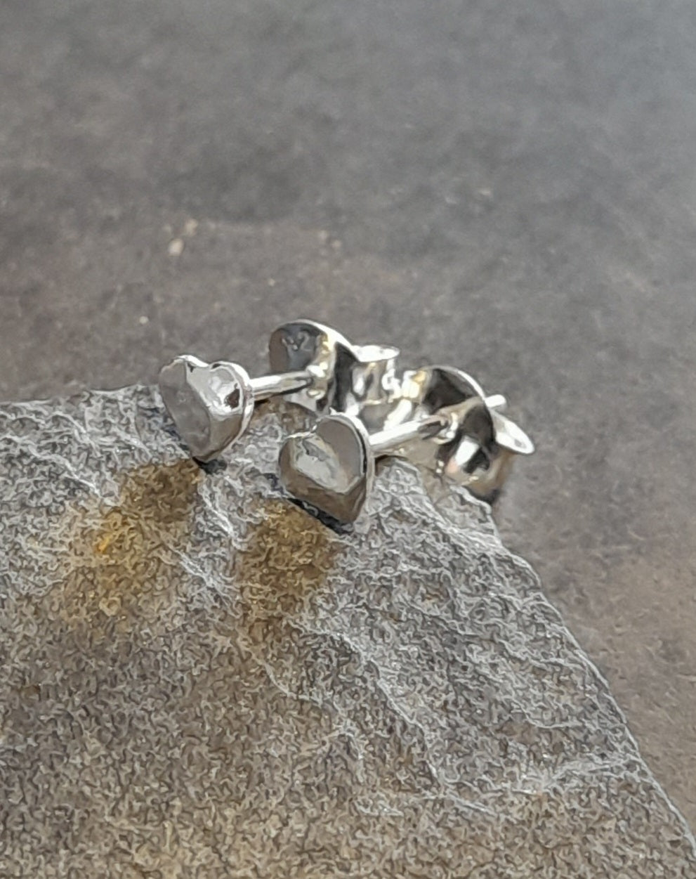 Hammered 4mm Heart Stud