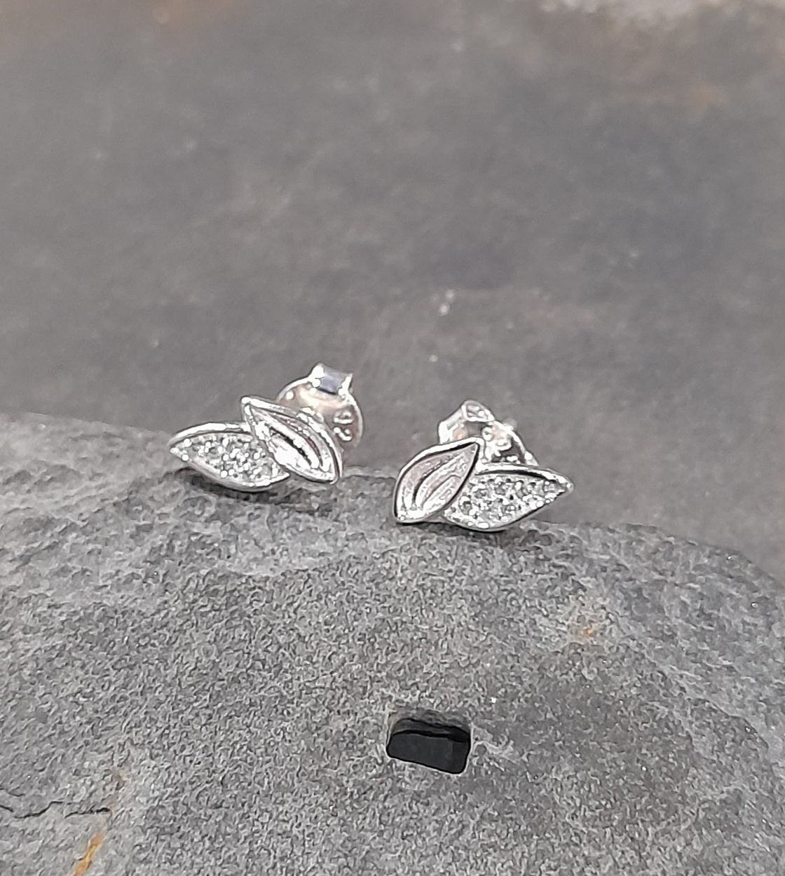 Clear Cubic Zirconia 2 Leaf Stud 10mm