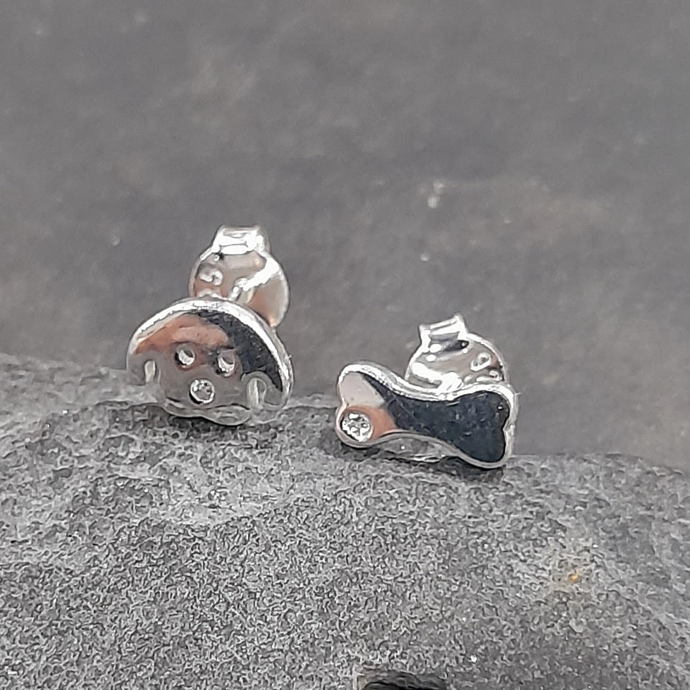 Dog & Bone Stud