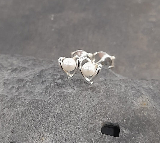 Wire Heart With Pearl Stud 5mm