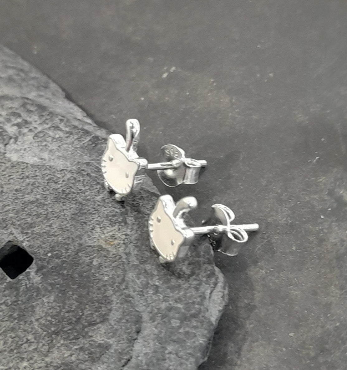 Cat Enamel Stud 5mm
