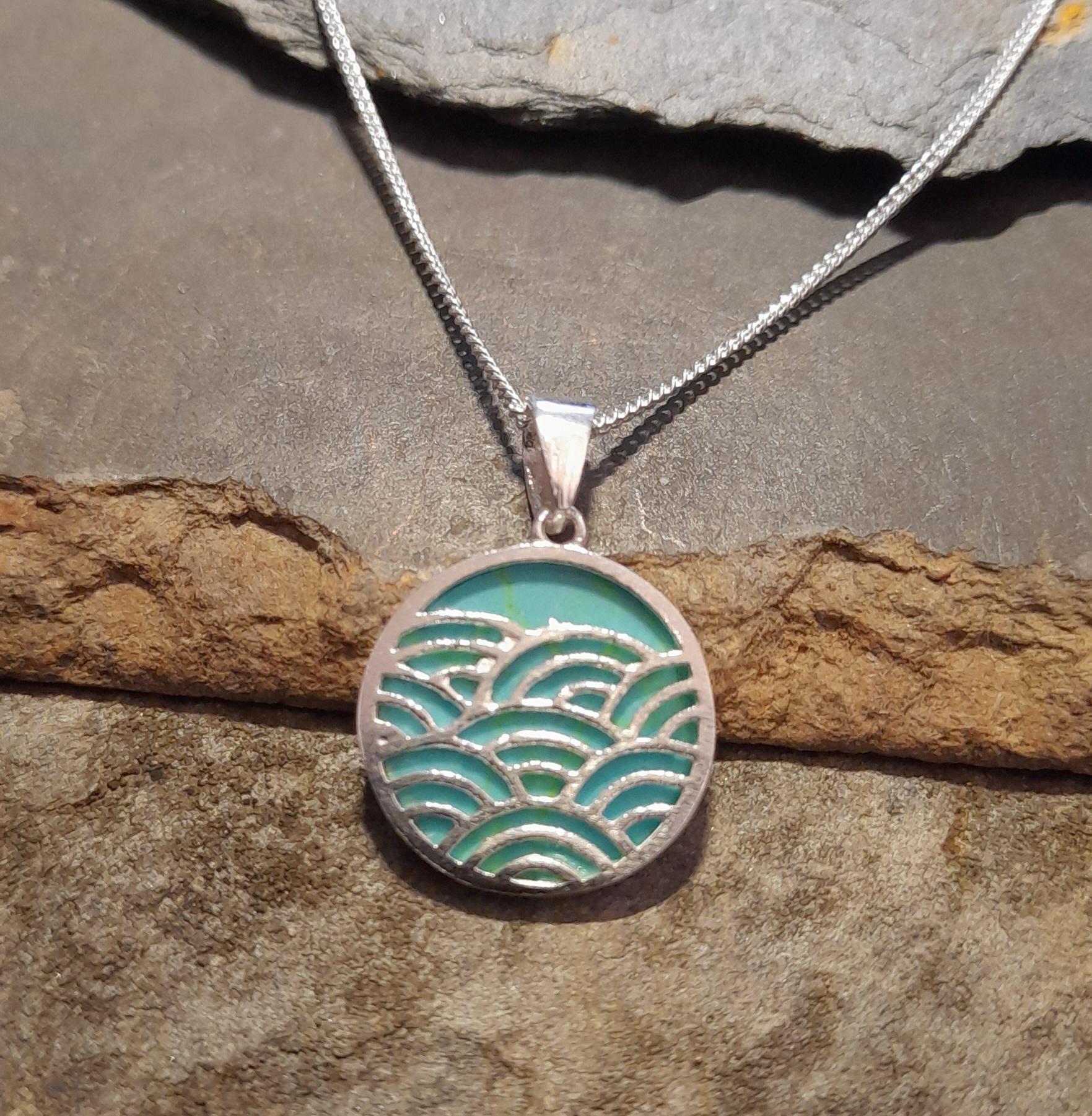 Round Wave 15mm Pendant Green