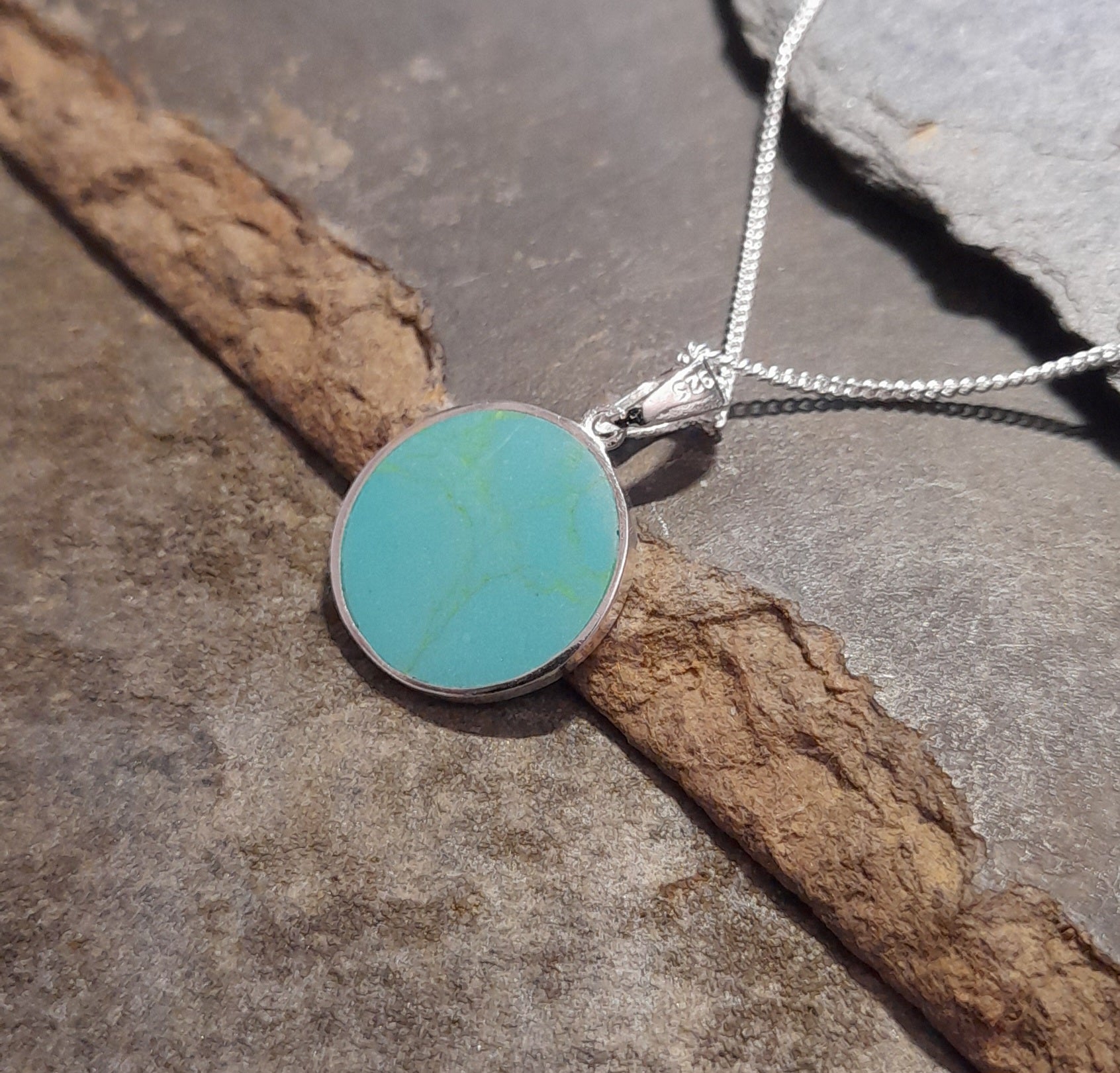 Round Wave 15mm Pendant Green