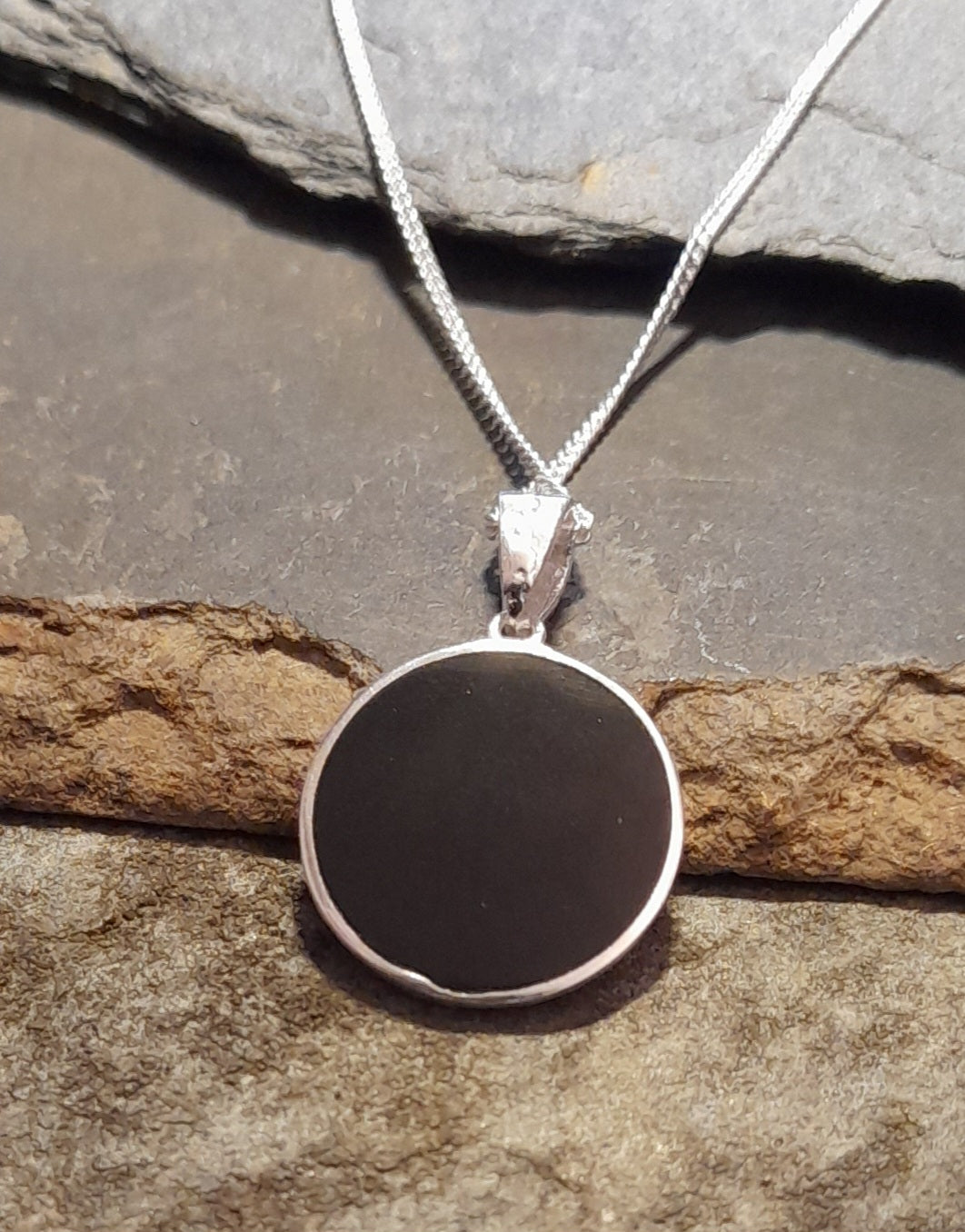 Round Wave 15mm Pendant Black