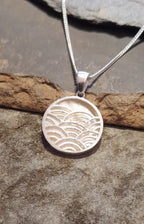 Round Wave 15mm Pendant Mother of Pearl