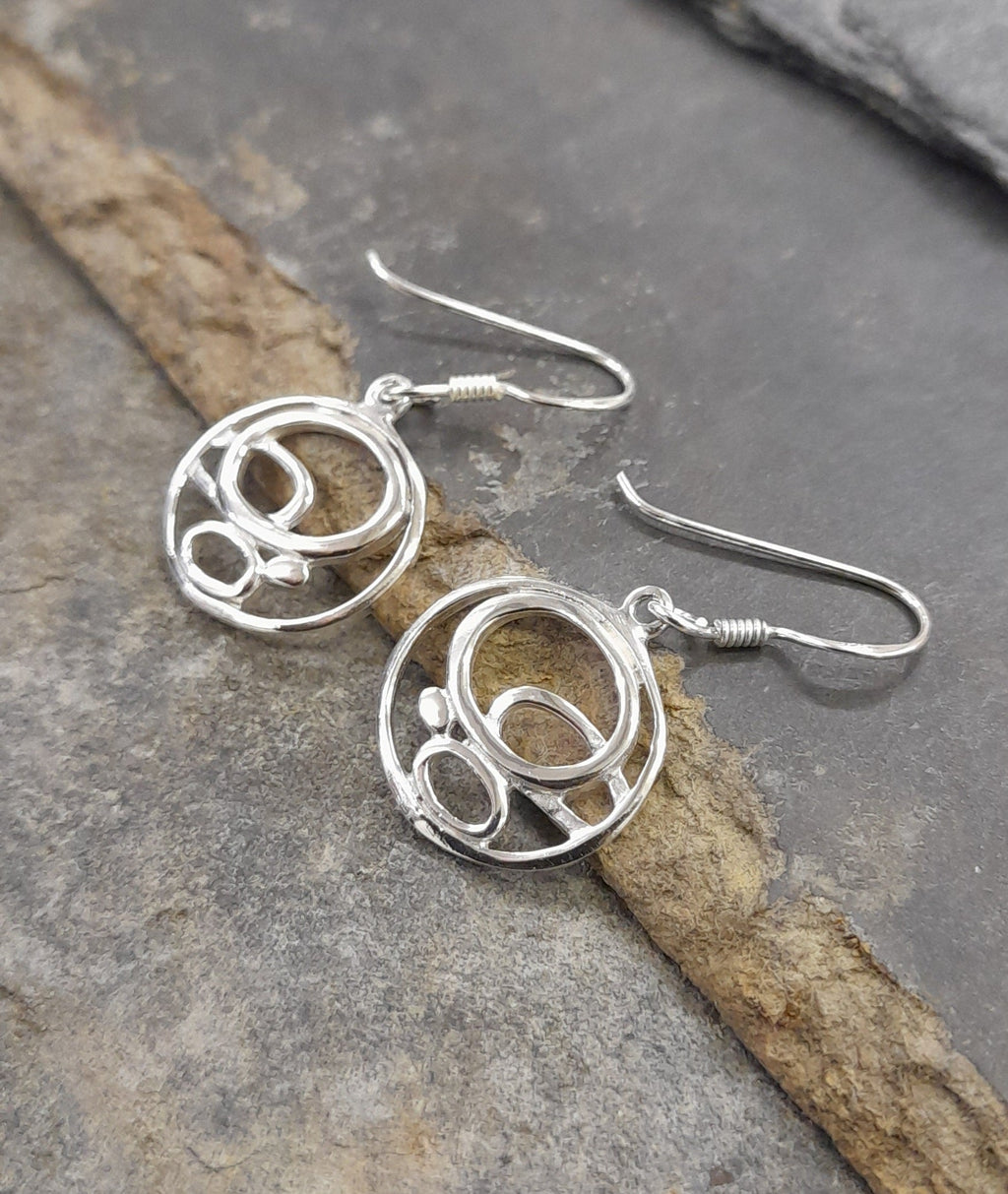 Outline Oval Earring 17 X 12 mm