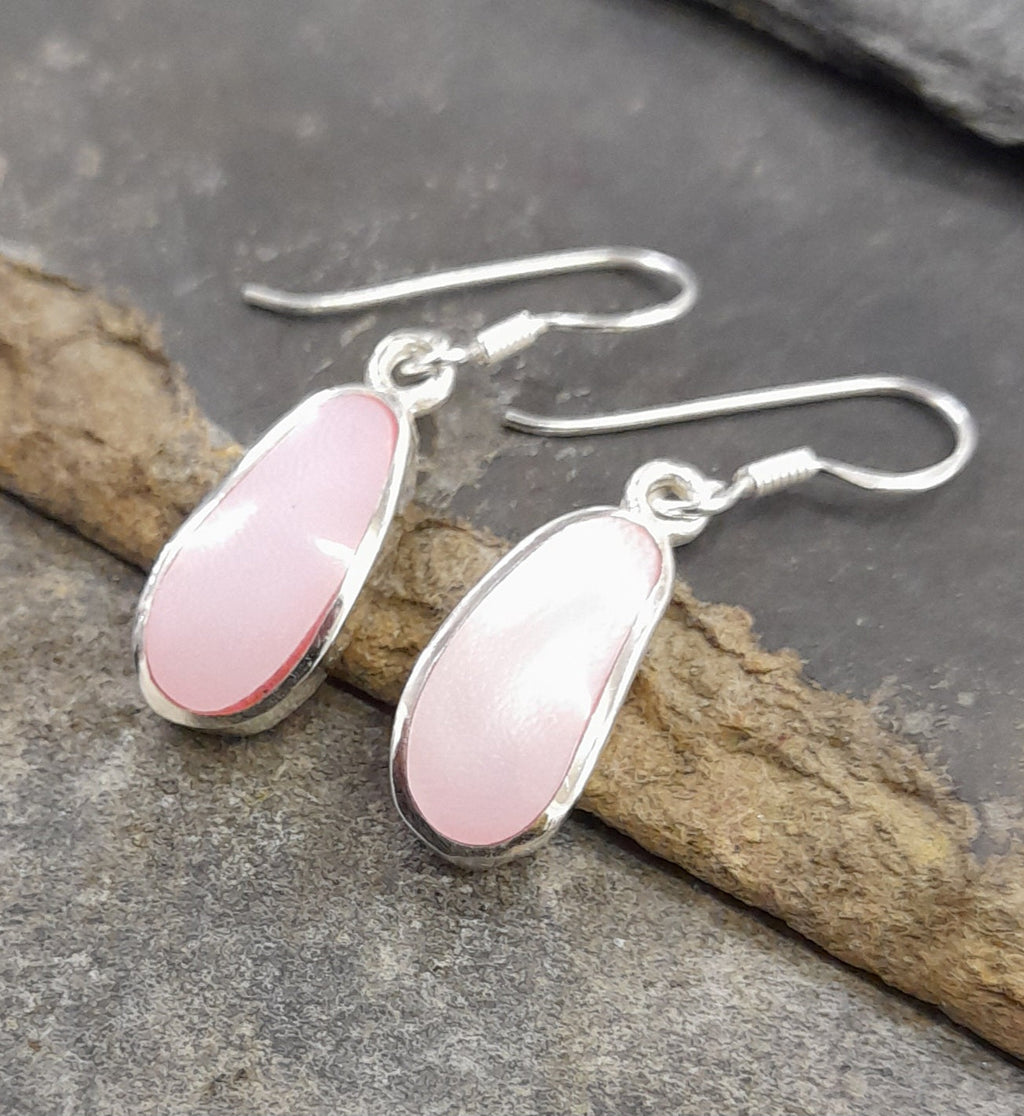Pink Mother of Pearl Curve Earring 15X8mm