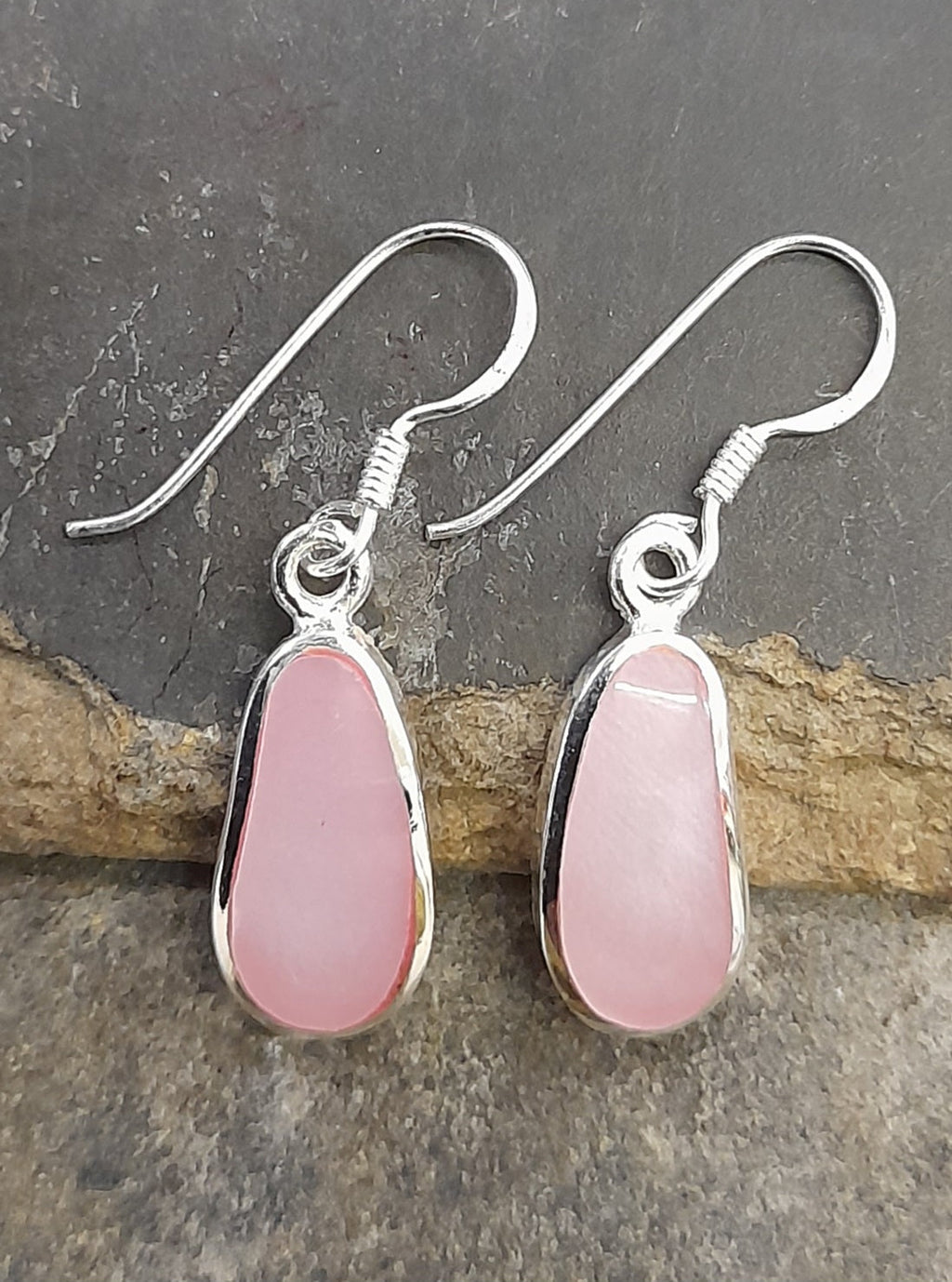 Pink Mother of Pearl Curve Earring 15X8mm