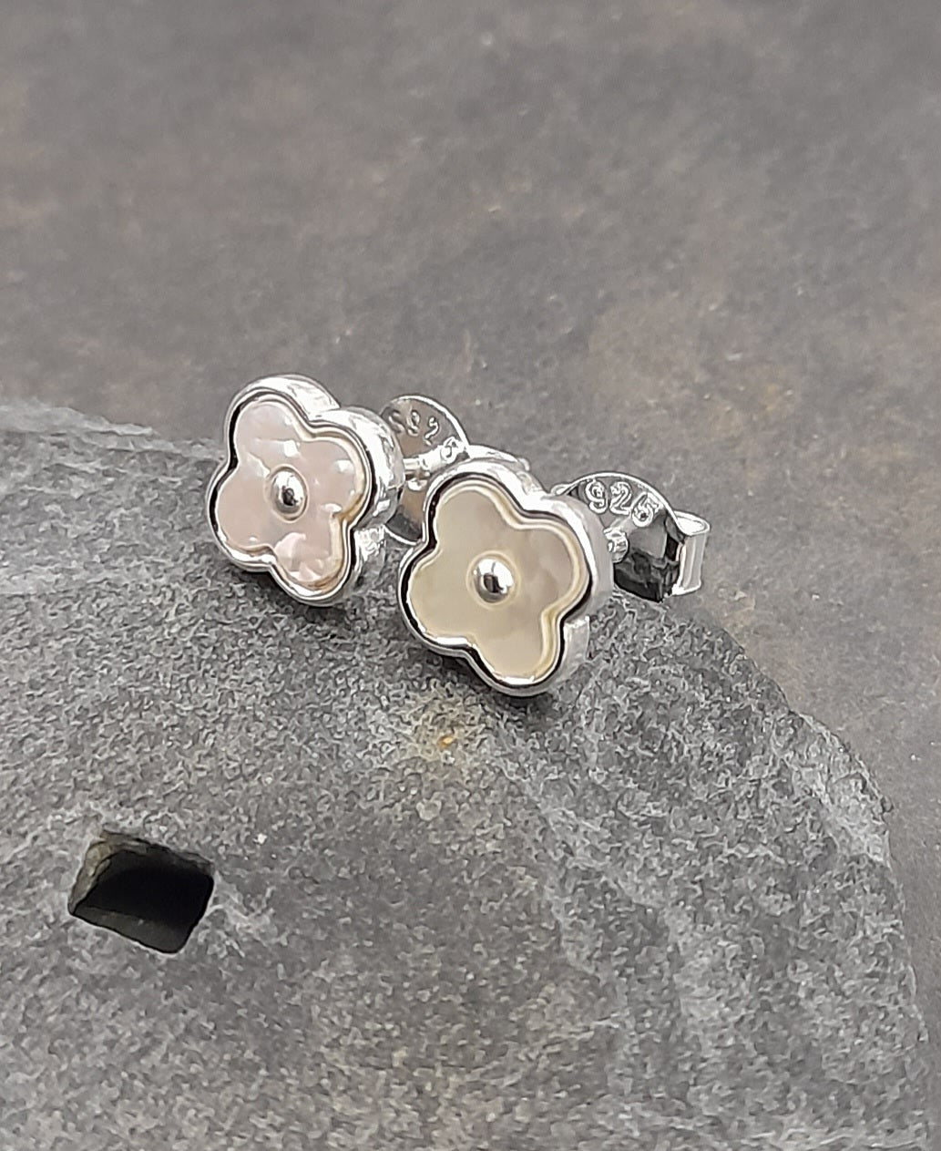 Mother of Pearl Flower Stud 6mm