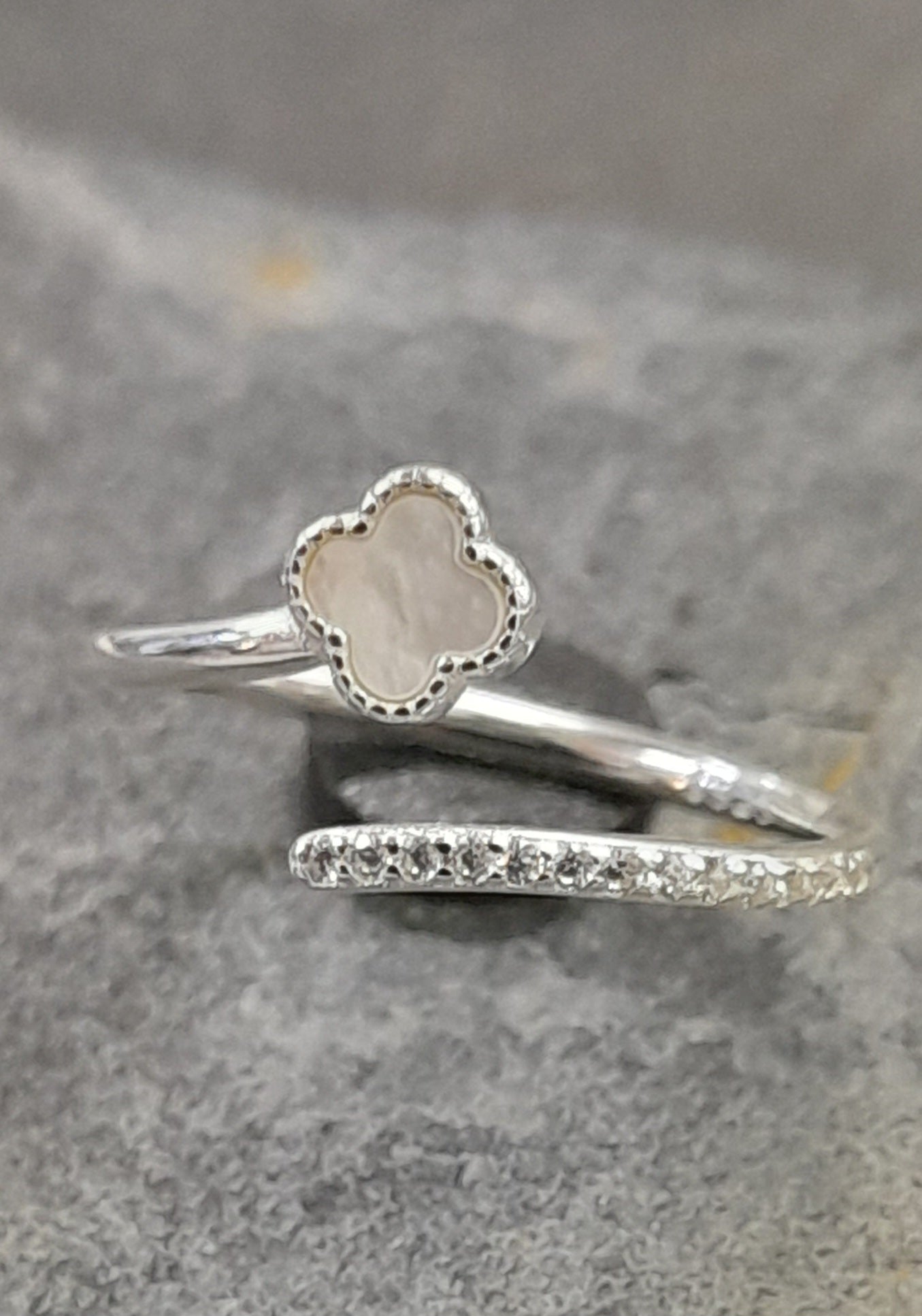 Mother of Pearl Flower & Cubic Zirconia Detail Ring