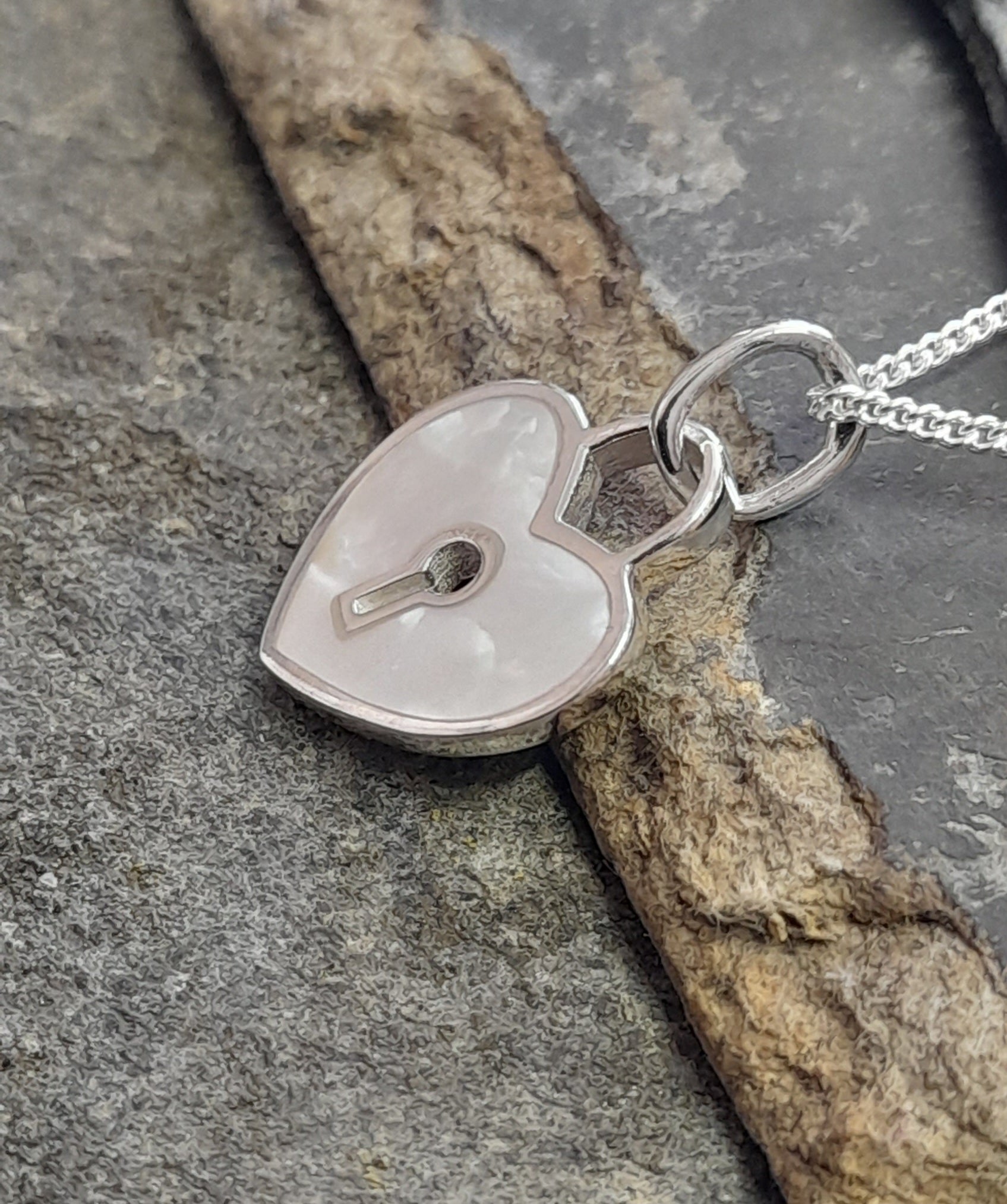 Mother of Pearl Heart Padlock 12 X 10mm