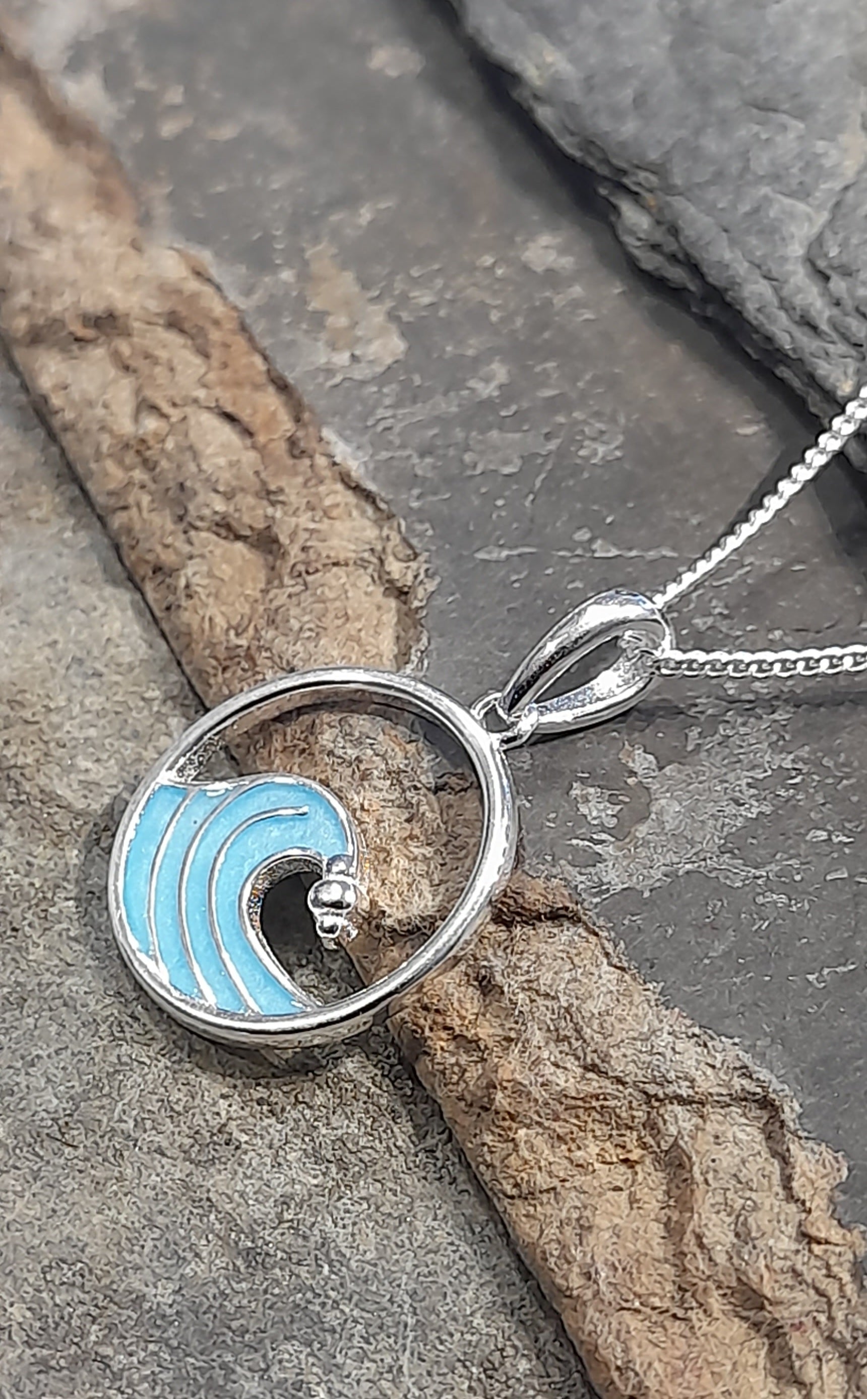 15mm Blue Resin Wave Pendant