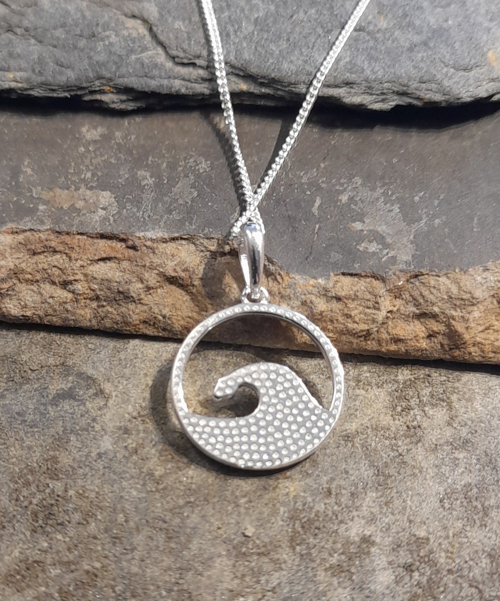 15mm Blue Resin Wave Pendant